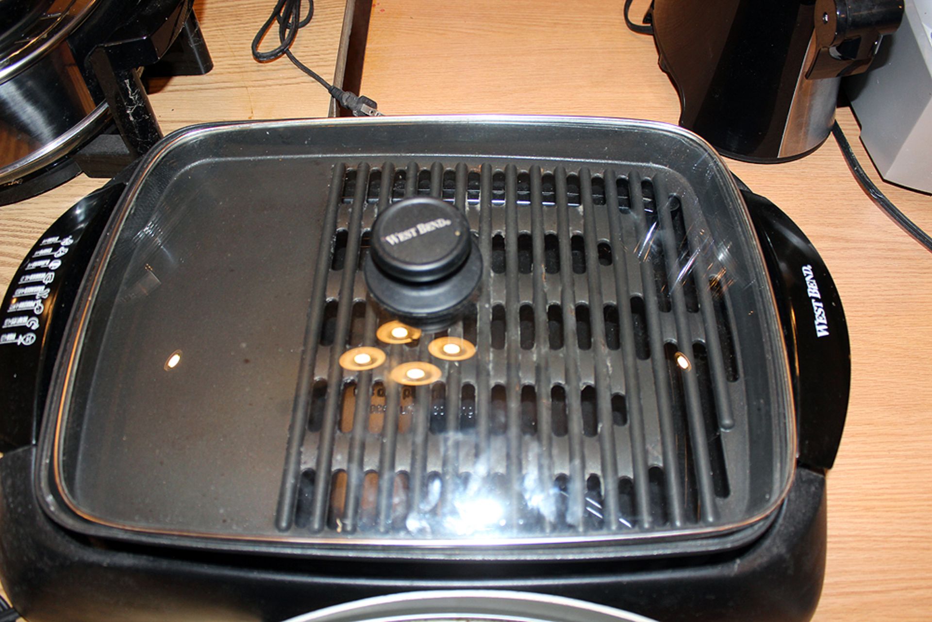 Electric skillet and Westbend broiler/griddle - Image 2 of 2