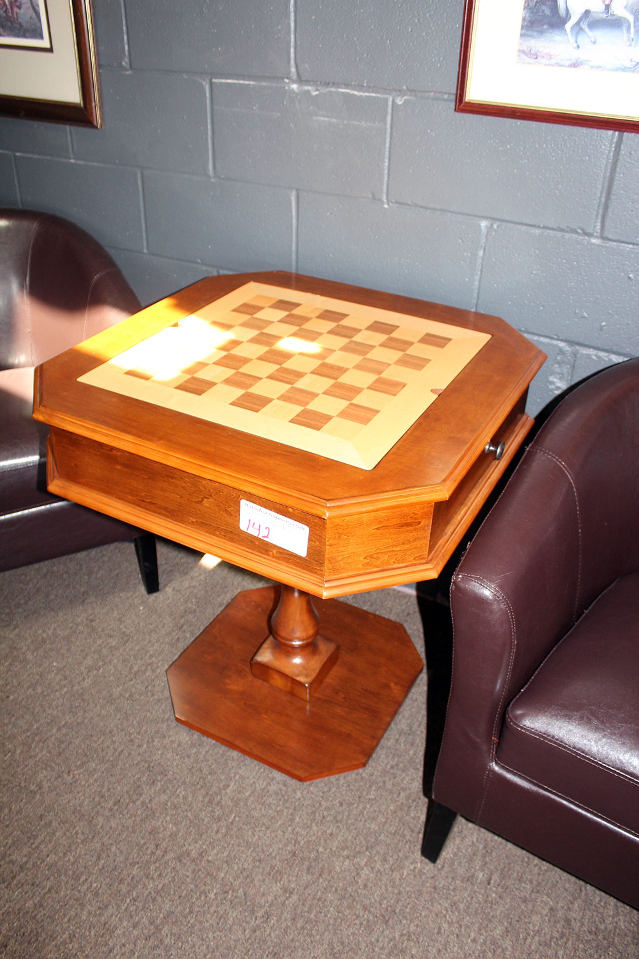 Super nice Cherry Checkers/Backgammon pedestal table - Image 2 of 3