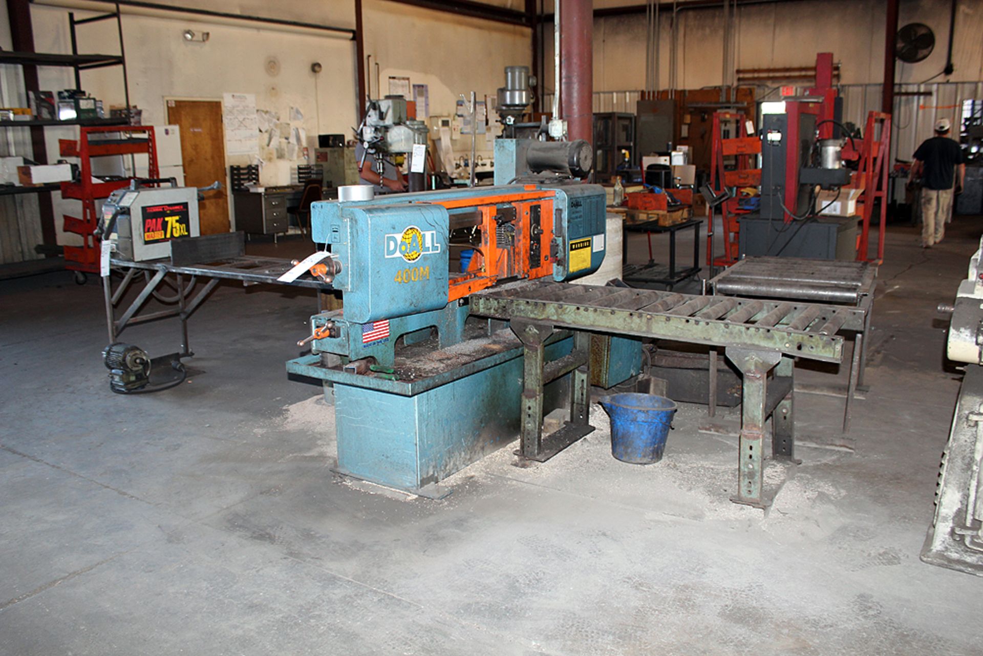 DoAll Metal Cutting Bandsaw 12"x24" Capacity, Model # 400M, c/w: Roller Conveyor