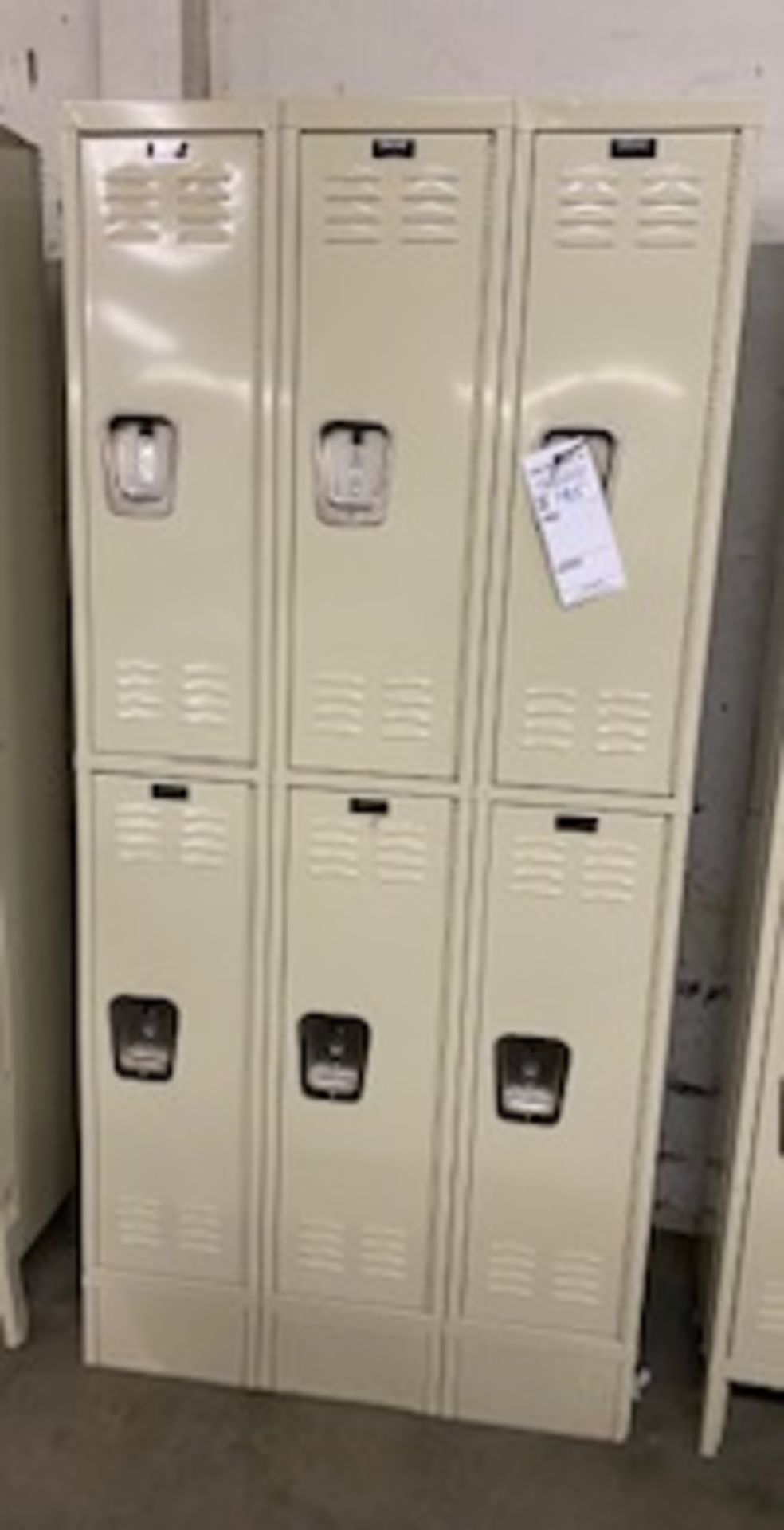 DOUBLE TIER 6-DOOR LOCKER