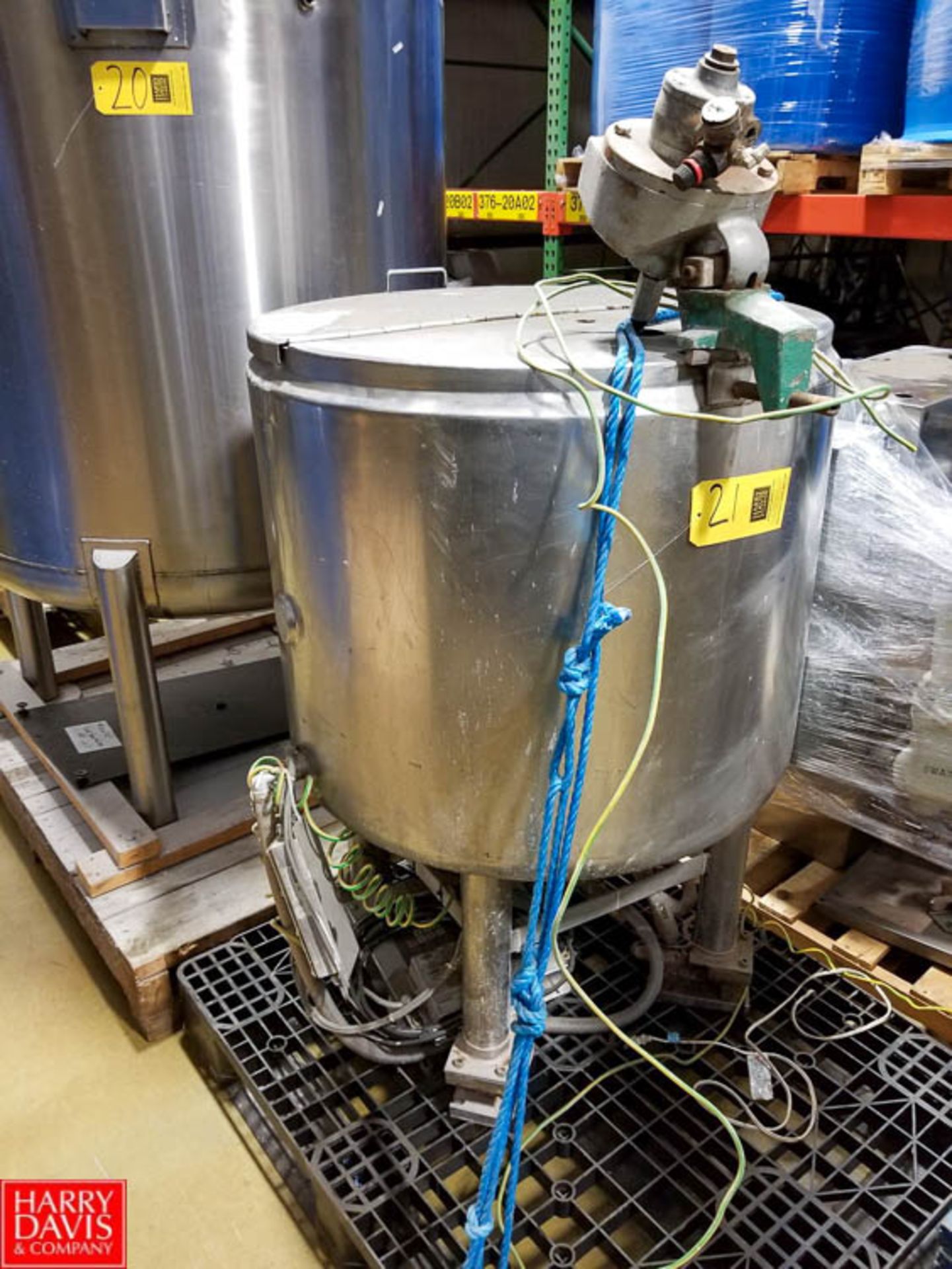 S/S Hinged Lid Tank, 24" X 29", with Air-Operated Mixer Rigging Fee: $150