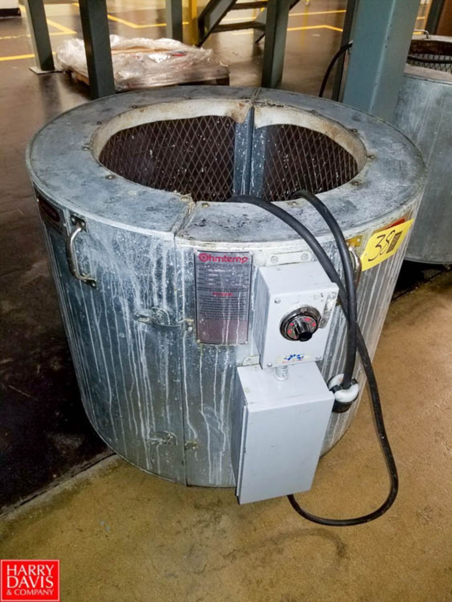 Ohmtemp Clamshell Barrel Heater 230 V, 3 Ph., 60 Hz Model: SWL-55-2303 SN: 13-012 Rigging Fee: $150