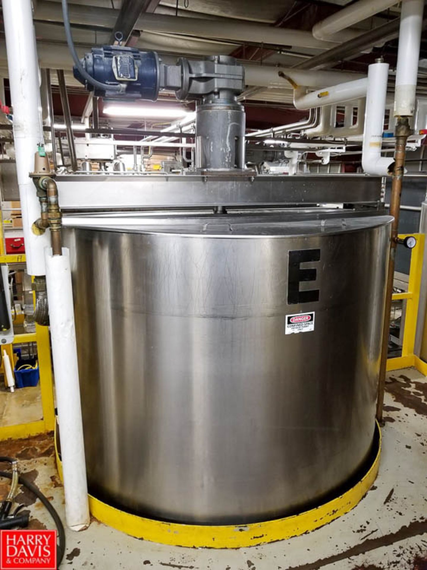 Viatec 1,113 Gallon S/S Hinged Lid Mix Tank with 5 HP Vertical Agitator , Mounted On FWC Load Cells, - Image 2 of 3