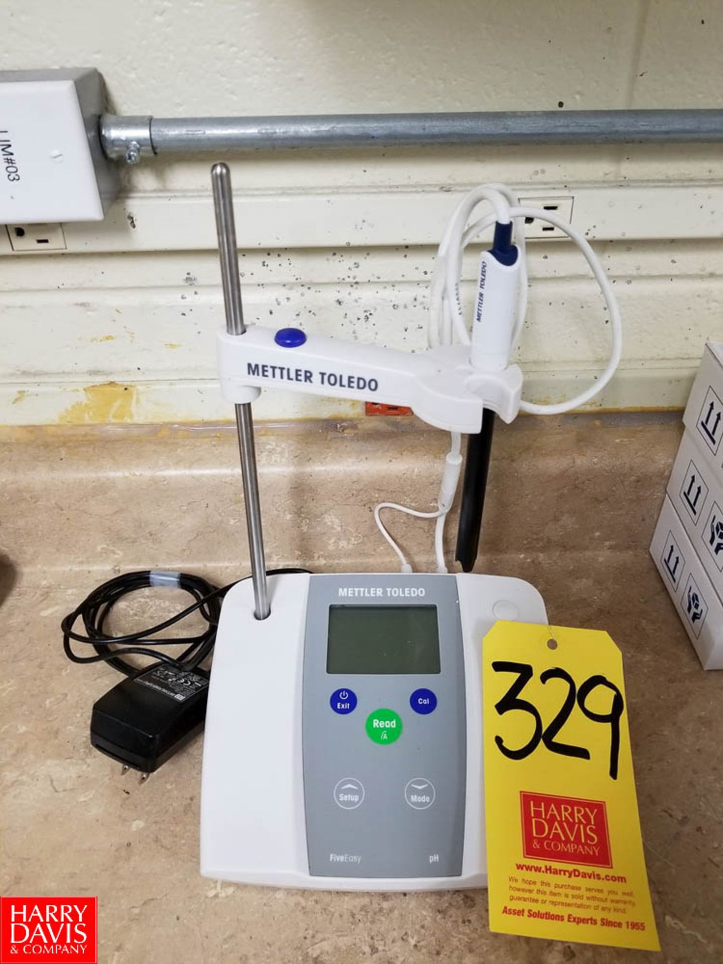 Mettler Toledo Digital pH Meter Model FiveEasy with Conductivity Probe - Rigging Fee: $25