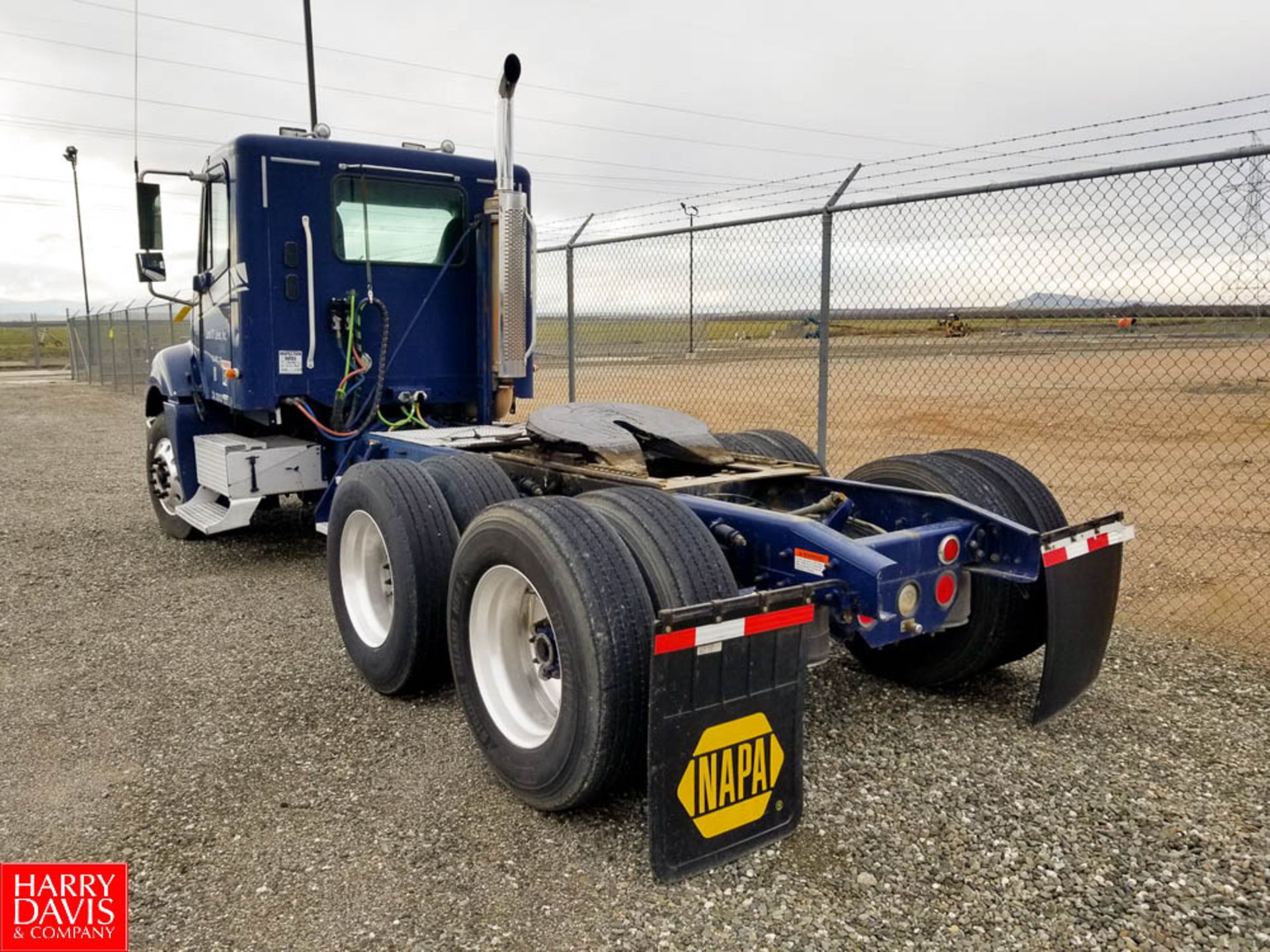 2002 Freightliner Semi Tractor with Caterpillar C-12 Diesel Engine Eaton Fuller 10-Speed - Image 2 of 5