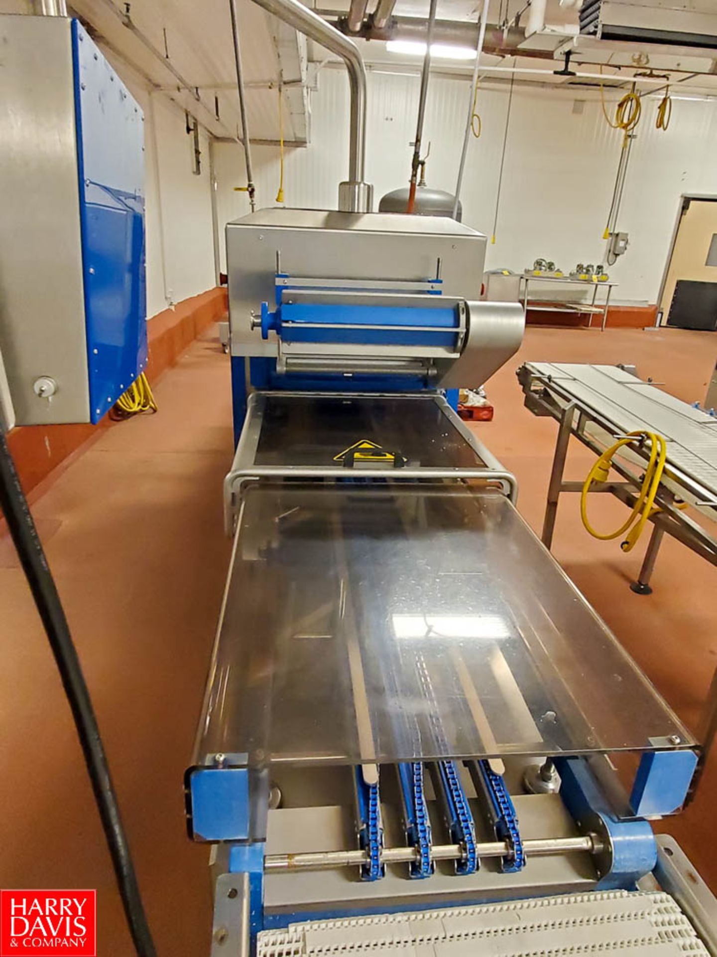 SealPac Tray Sealer Model A8, with Conveyor, 2 Set Of Tooling And Vertical Air Storage Tank - Image 3 of 8