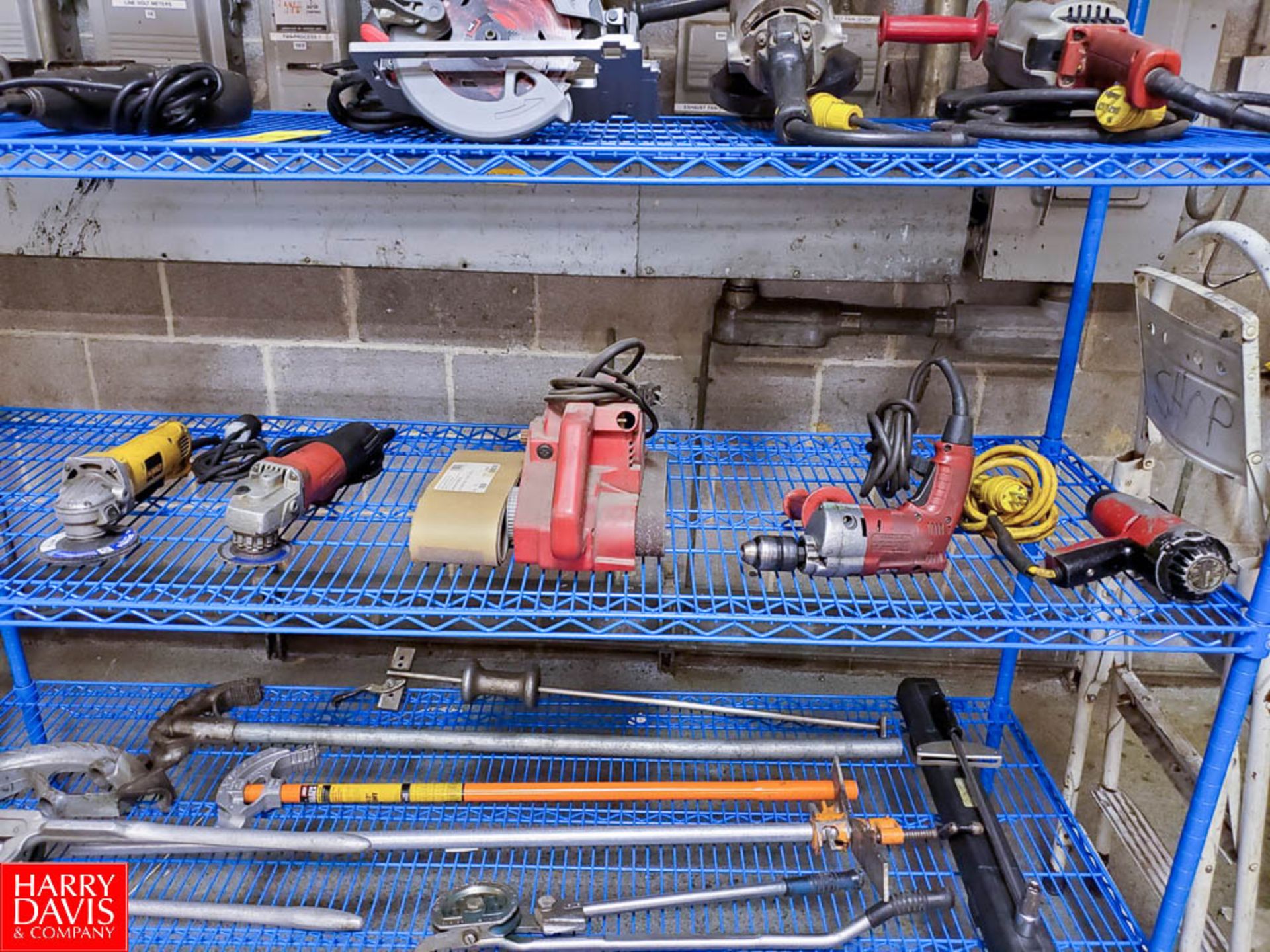 Metal Rack with (3) Bottle Jacks; (2) 9"" Grinders; (2) 3 1/2"" Grinders; (1) Belt Sander; (2) - Image 3 of 7