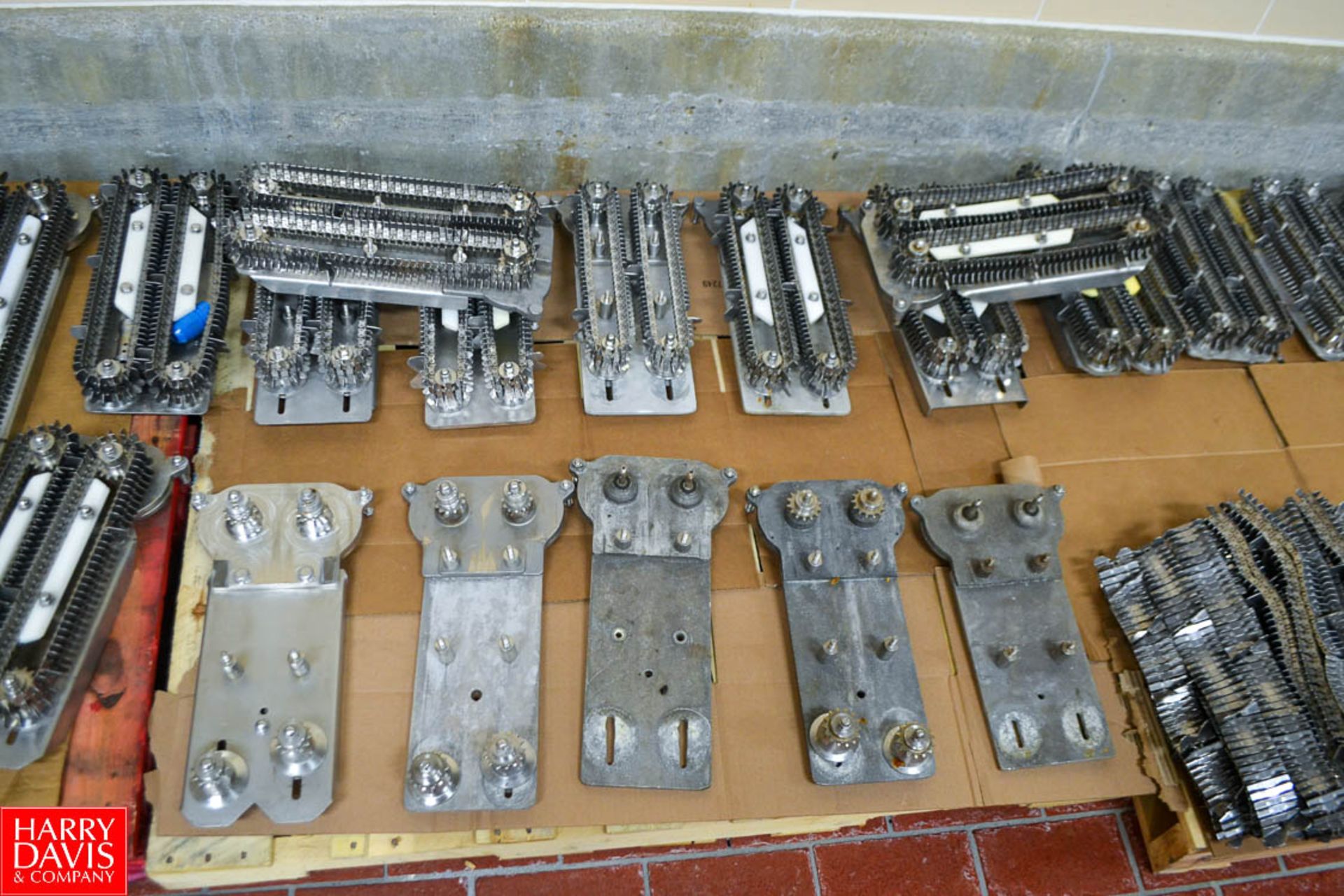 Large Lot Of Linker Chain Parts with Various Sizes - Image 2 of 4
