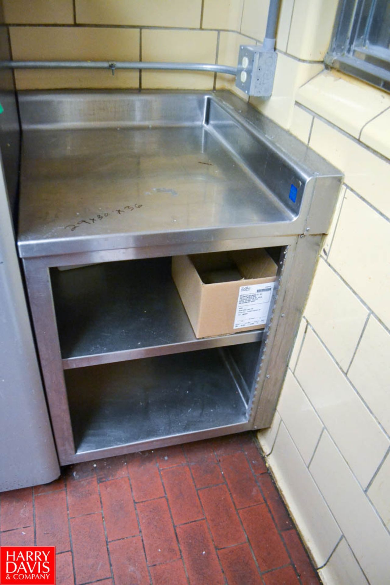 S/S L Shaped Lab Counter with Back Splash 114"L to Corner; 31"W Corner Section 39"L Second Corner - Image 2 of 2