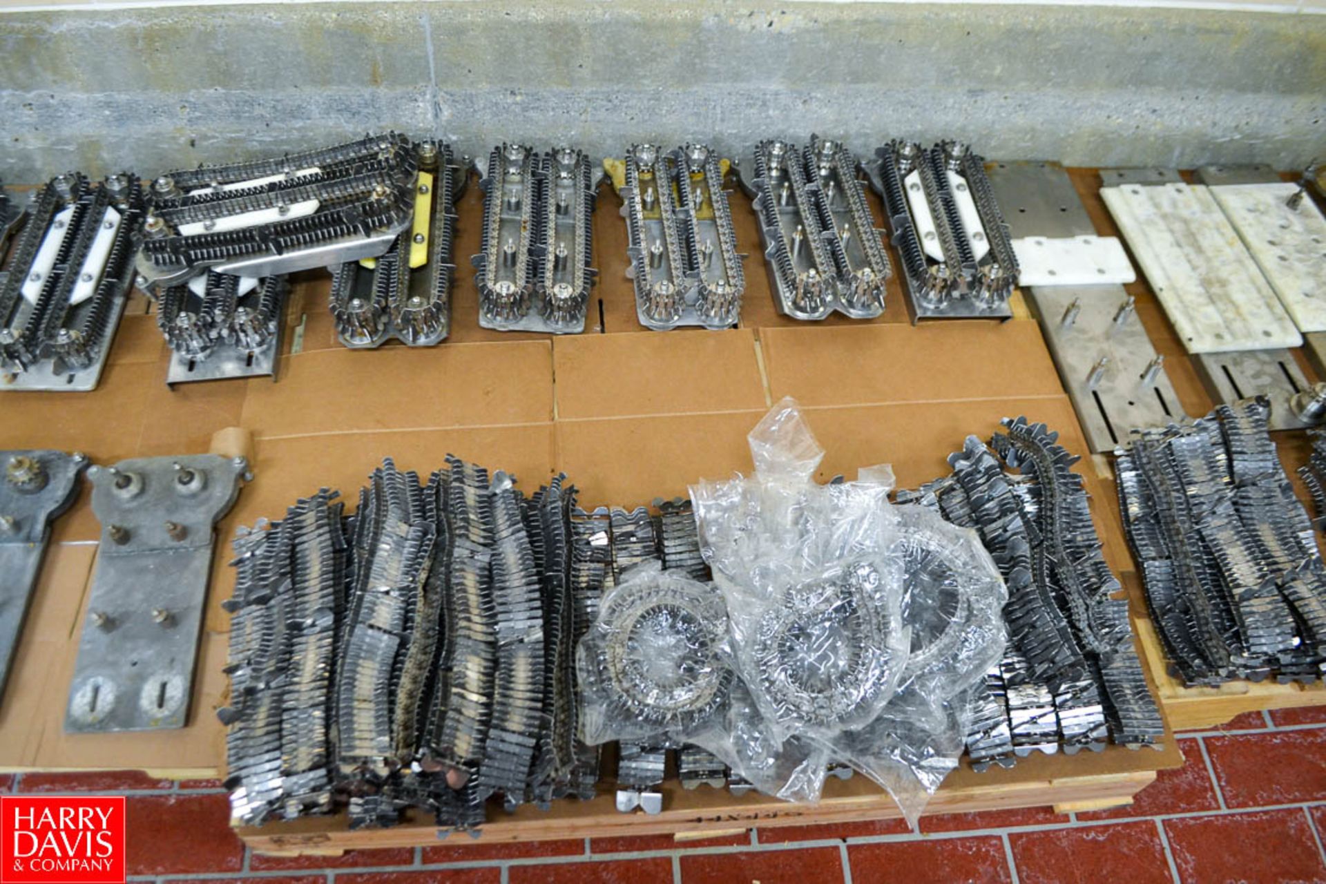 Large Lot Of Linker Chain Parts with Various Sizes - Image 3 of 4