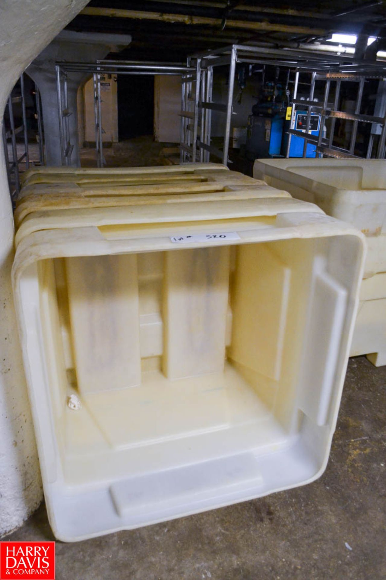 (8) Plastic Combo Tubs with (4) Lids - Image 3 of 3