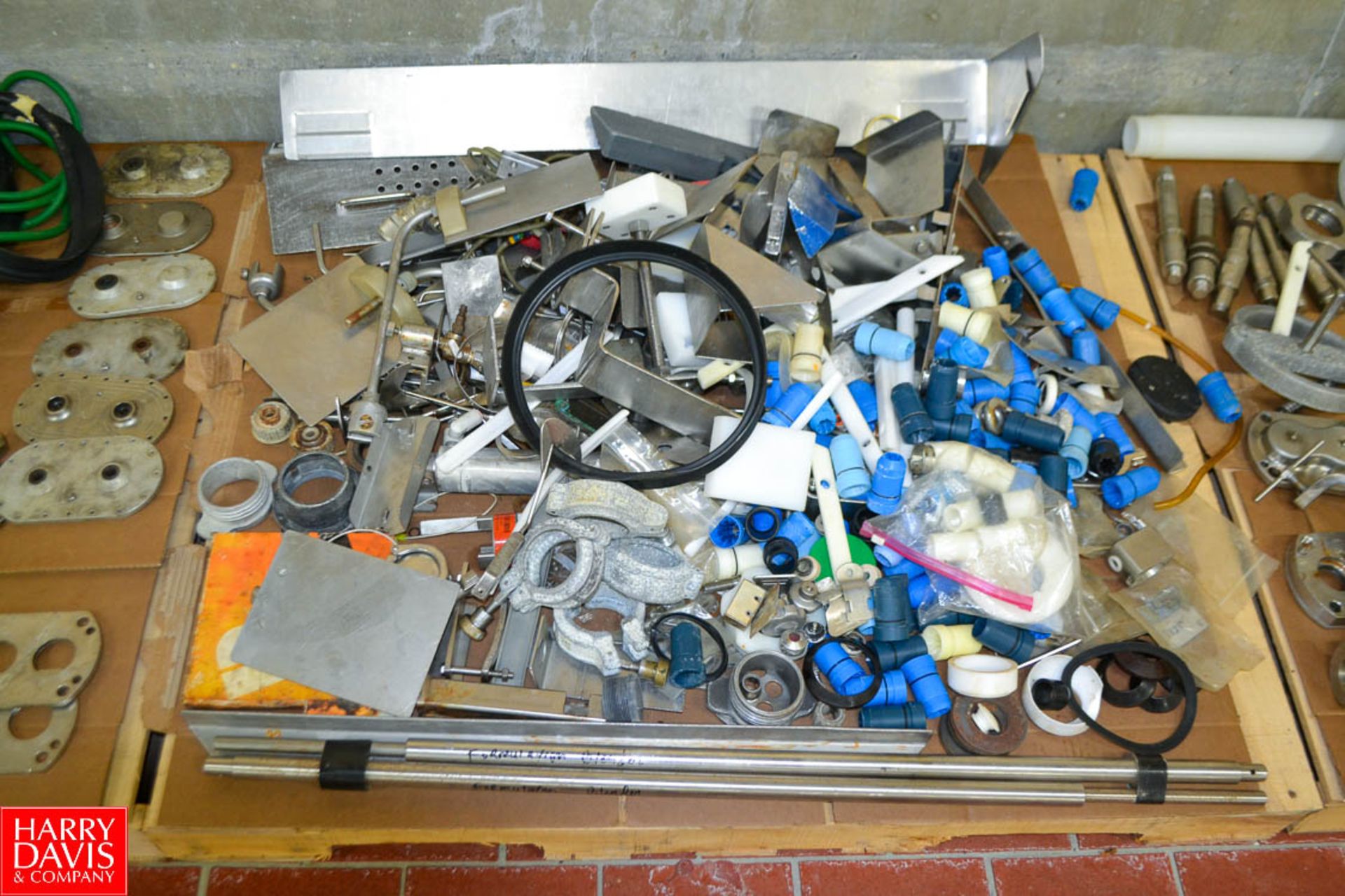 Lot of Plates, Gears, Drives; Pump Parts and Related Linker Parts - Image 3 of 3