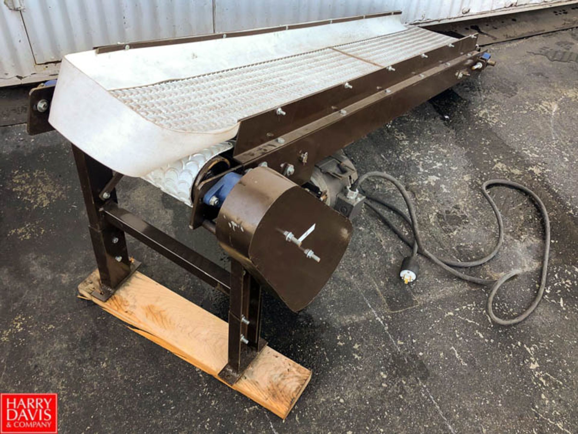 7' Length Incline Conveyor, 14" Width, with Conveyor Drive - Image 2 of 3