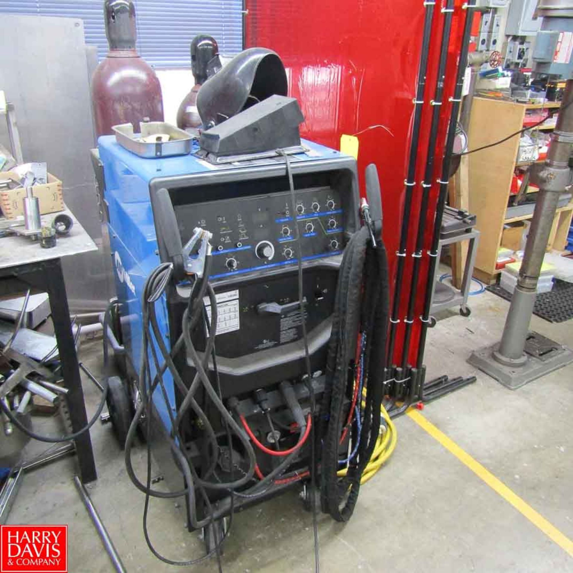 Miller Welder Model Syncrowave 250DX : SN MH020429 Rigging Fee: 75