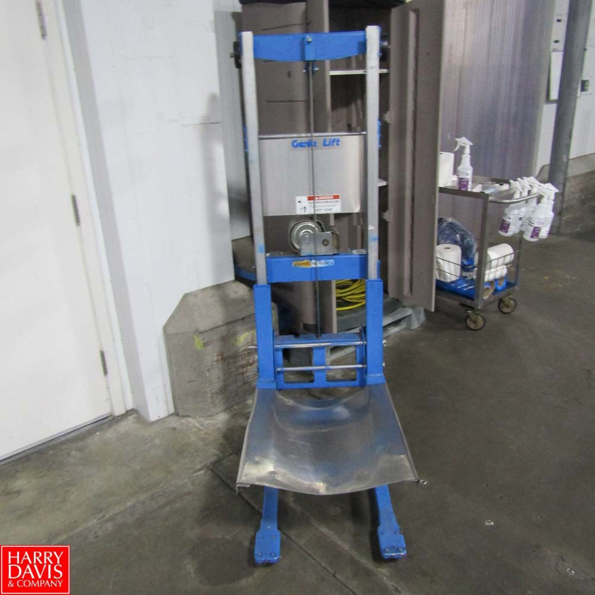 Genie Lift 500 LB Capacity Material Lift Rigging Fee: 25