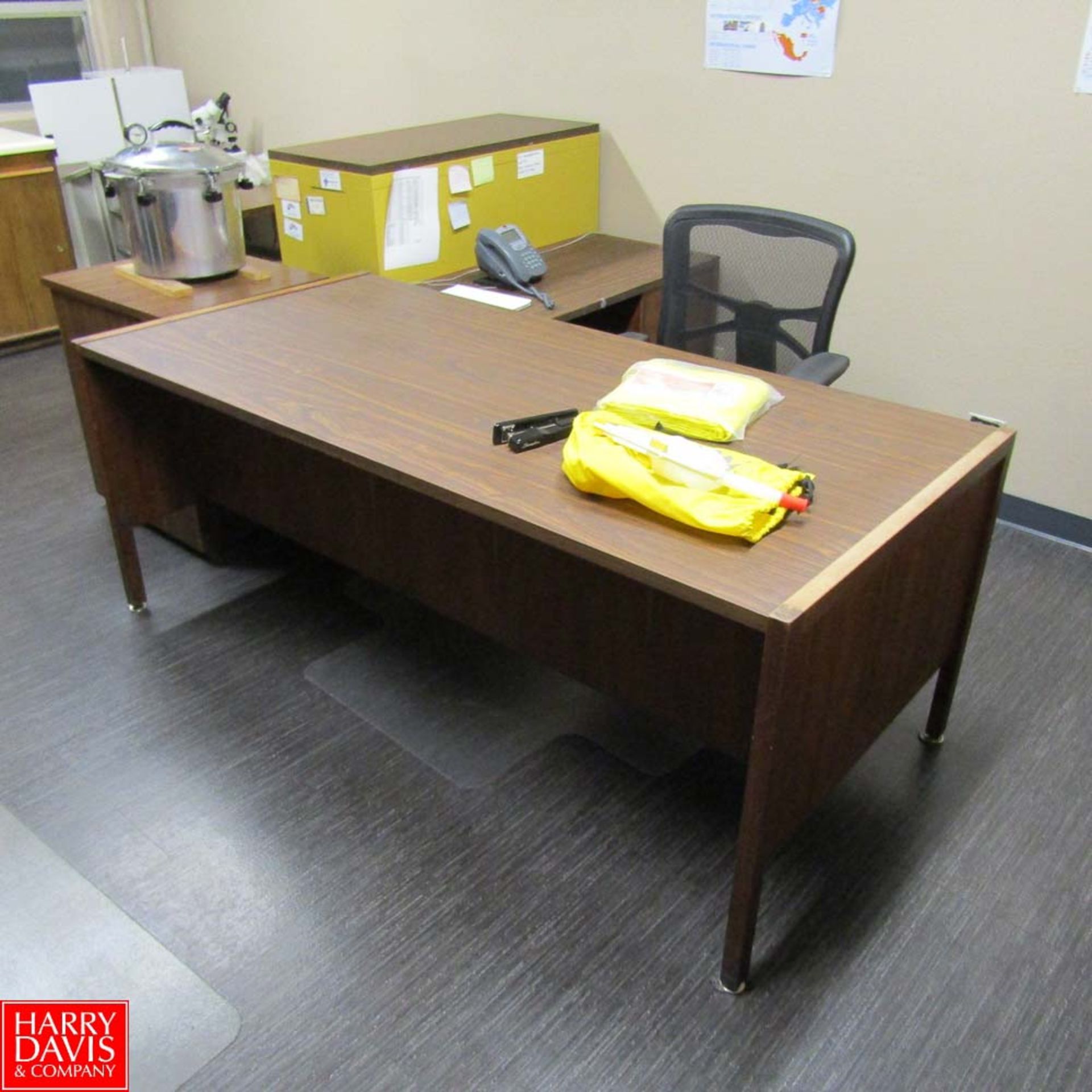 Remaining Contents of Up Stairs Offices Including: Desks, Computer Chairs, Office Chairs, - Image 6 of 8