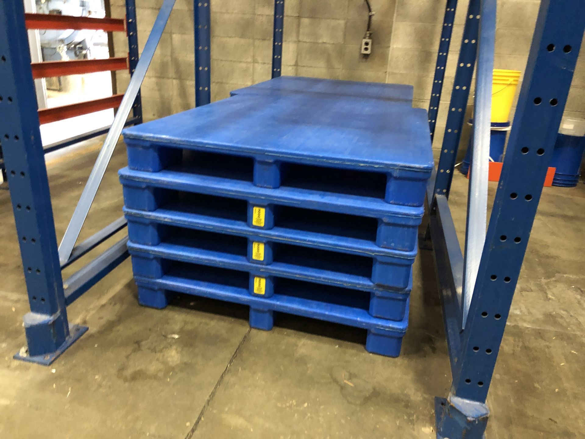 Plastic Pallets Rigging: $10