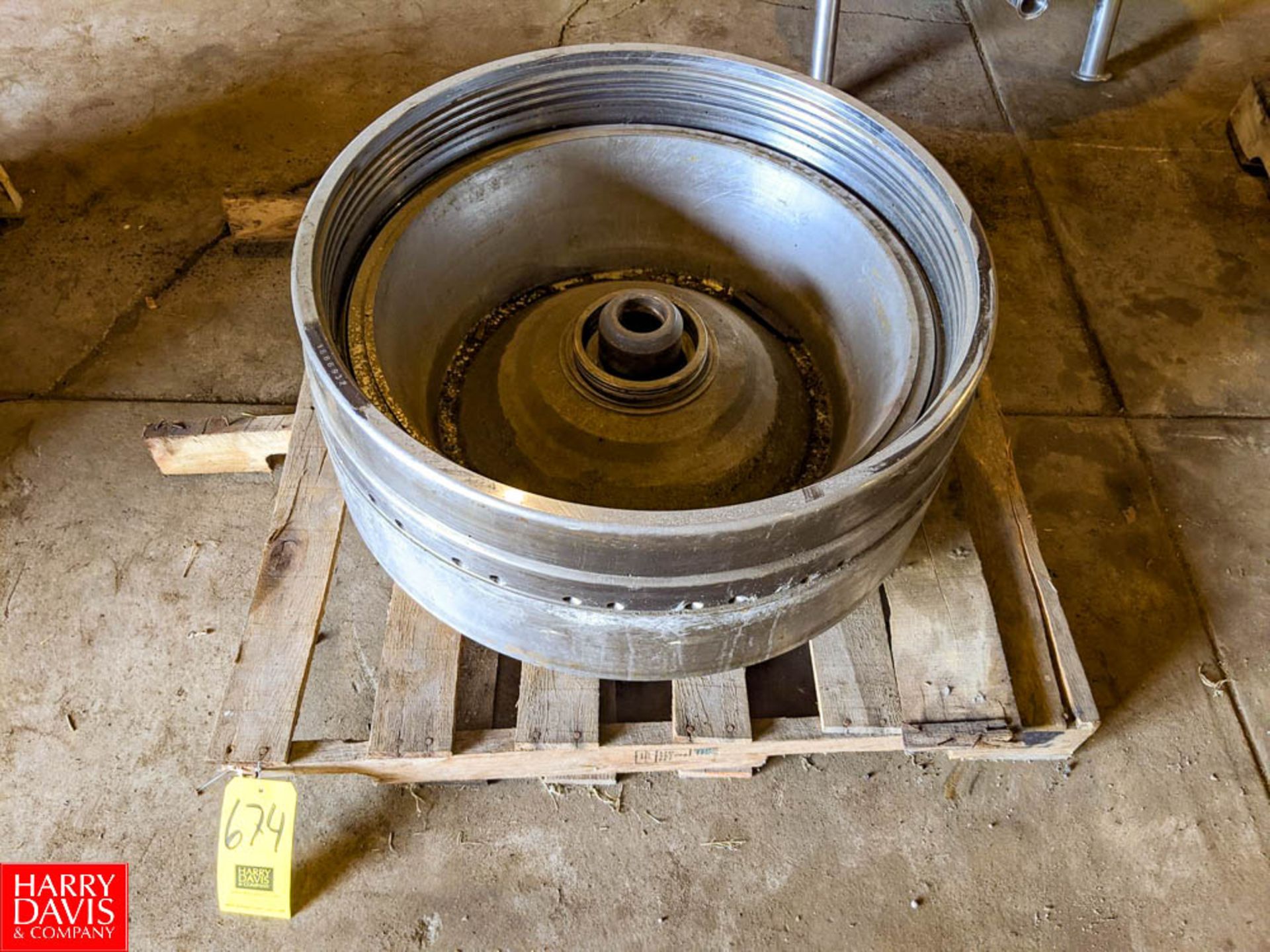 Separator Bowl SN: 1666932 (Loc. Shed) Rigging Fee: $50