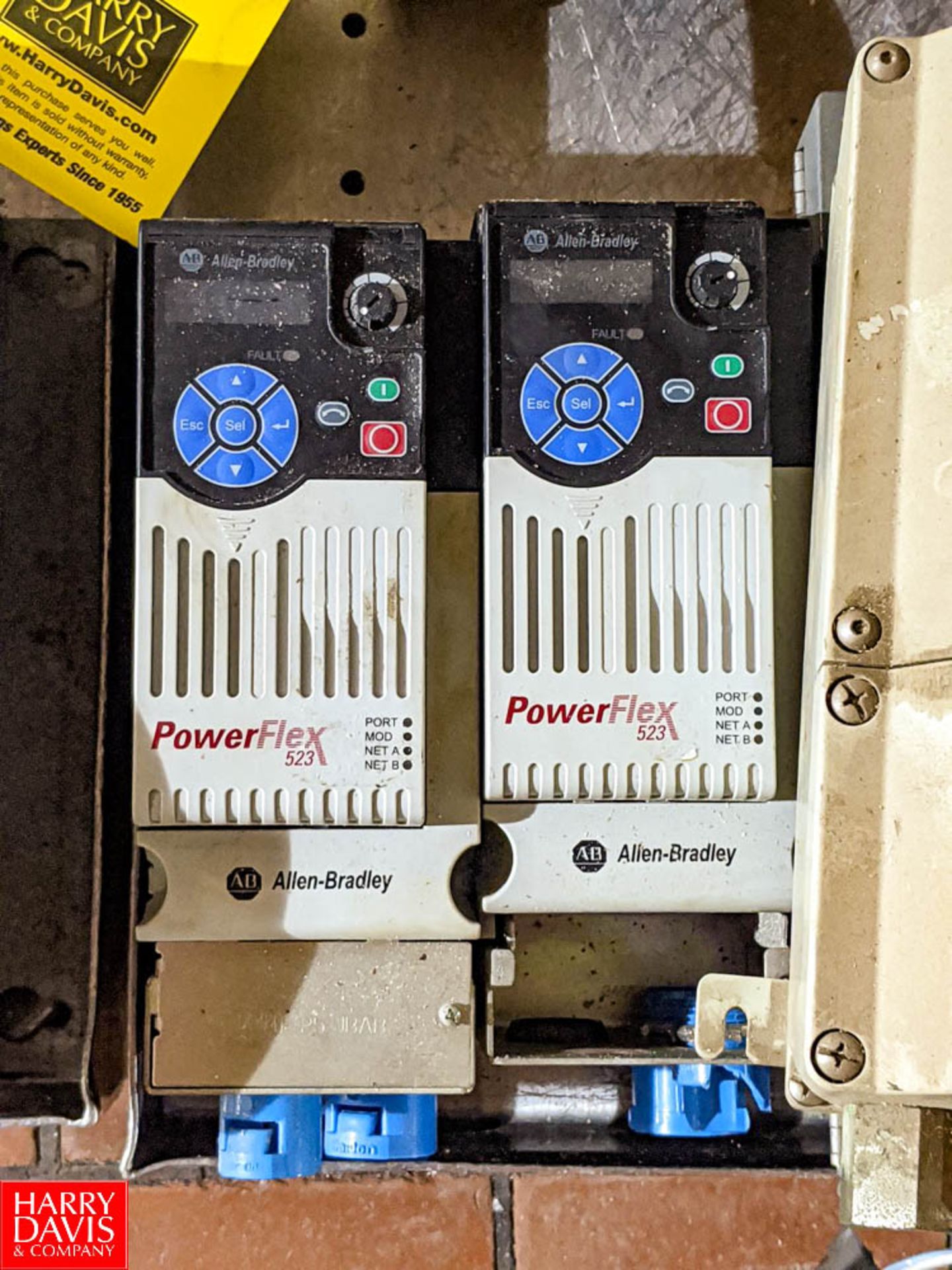 Pallet of Assorted Electrical Equipment (1) Siemens Micromaster 440 Variable Frequency Drive, (1) - Image 5 of 10