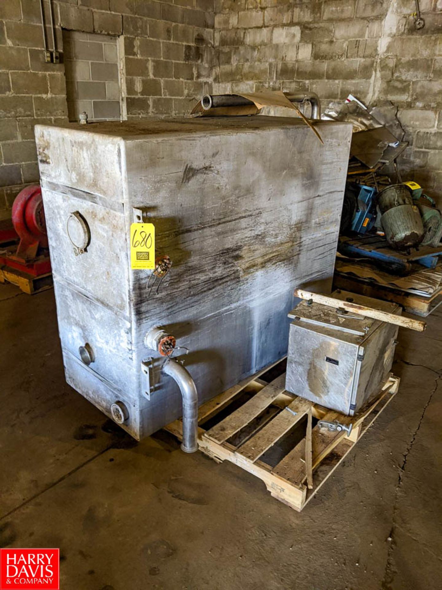 250 Gallon S/S Rectangle Tank (Loc. Shed) Rigging Fee: $200