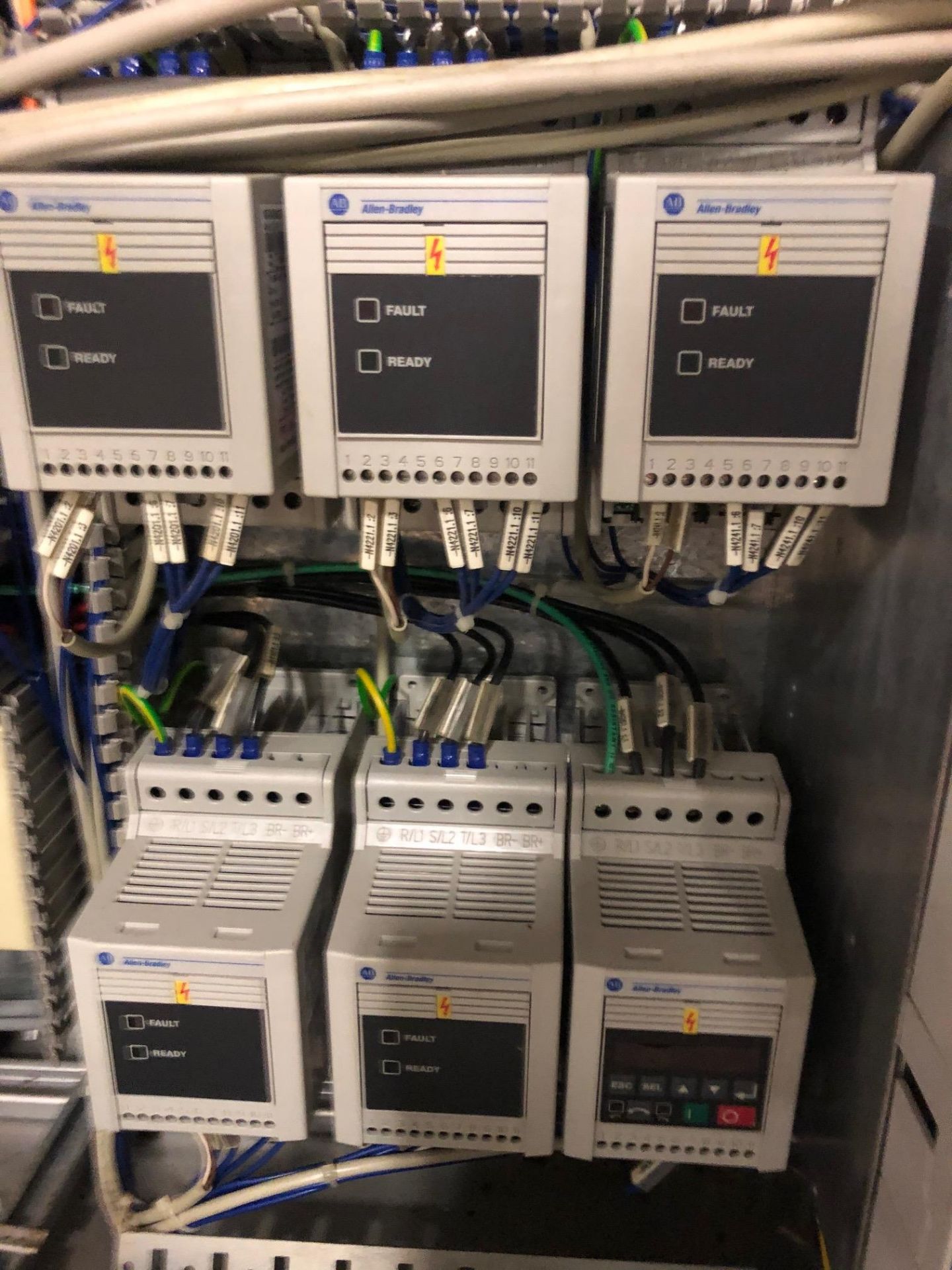 Allen Bradley Logix 5561 PLC, with (4) Servo Drives. (2) Power Supplies, (6) Starters, I/O - Image 3 of 5