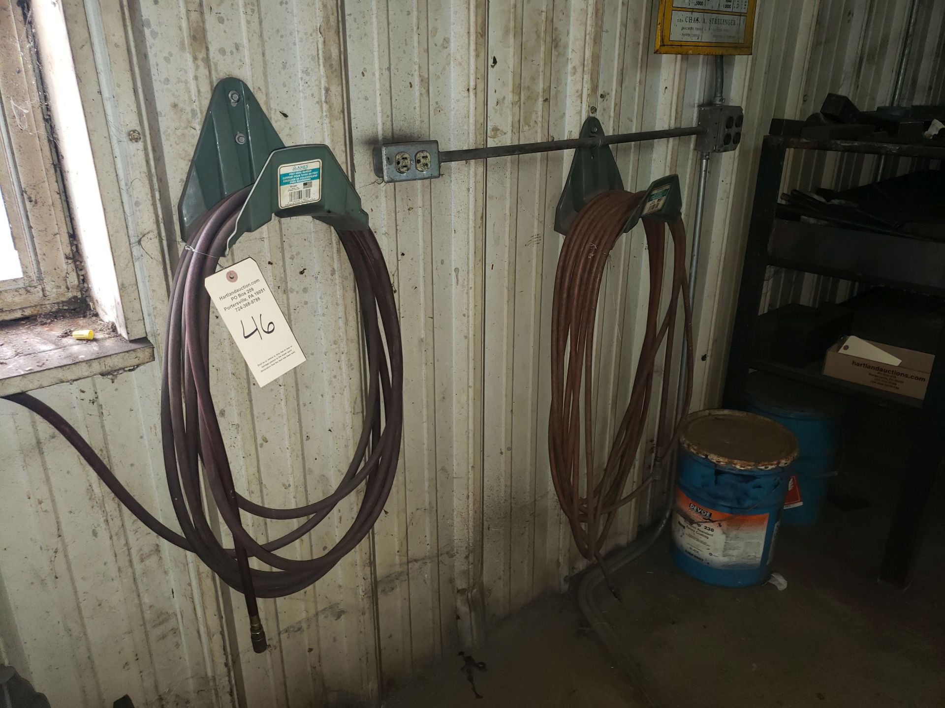 2 HOSE HANGERS & AIR HOSES