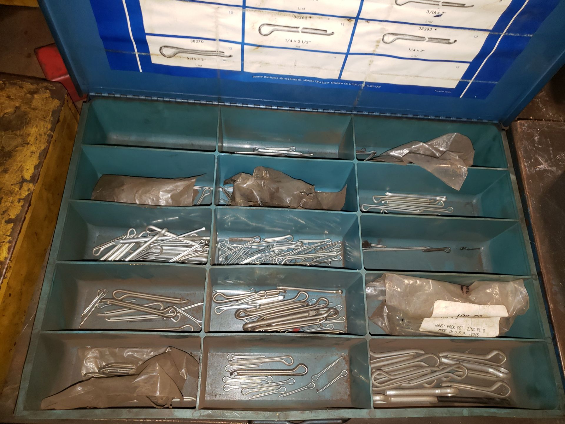 COTTER PINS IN METAL BOX
