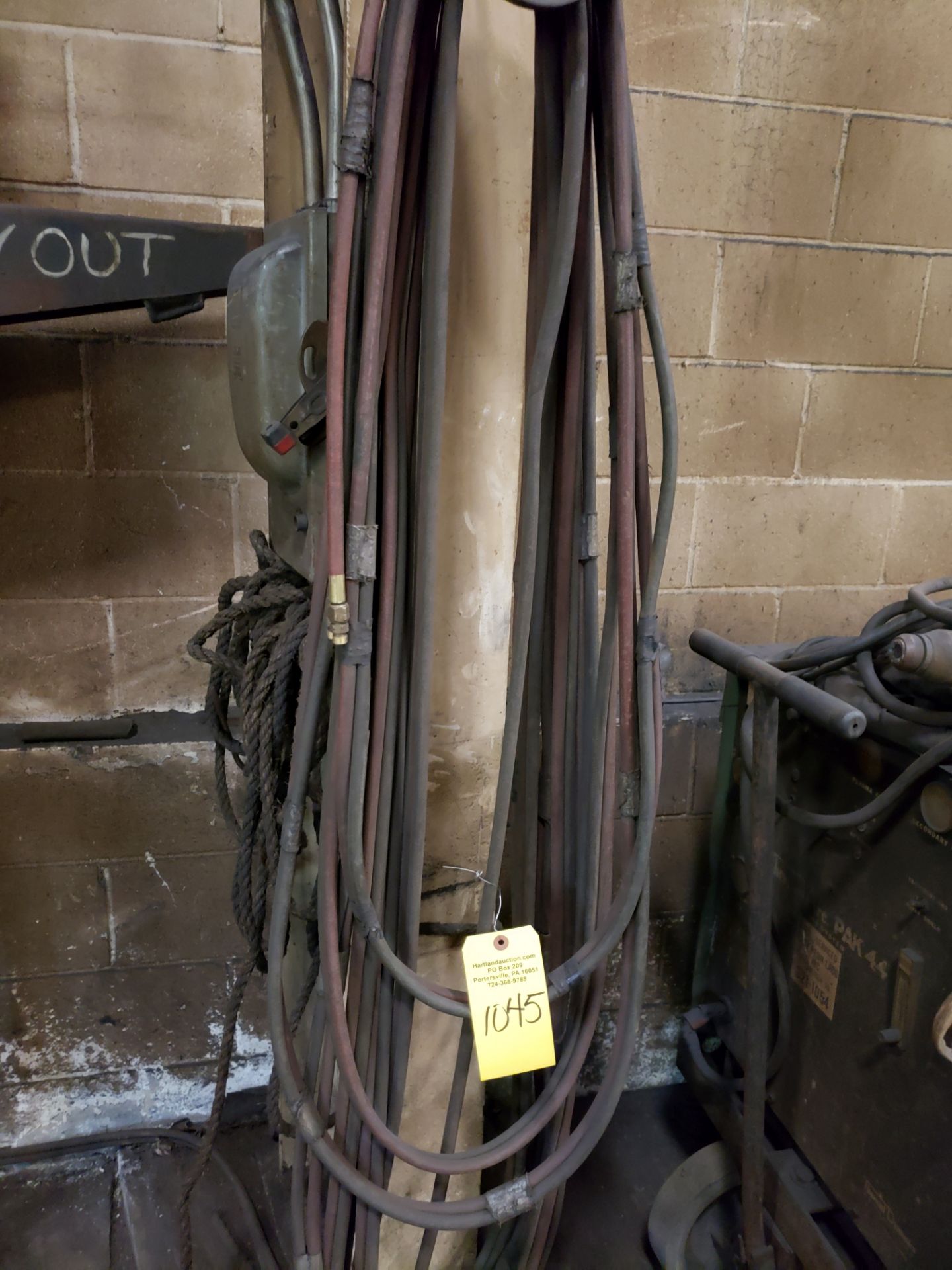 HANGING METAL CABINET CONTENTS, TORCH HOSE LOT - Image 2 of 2