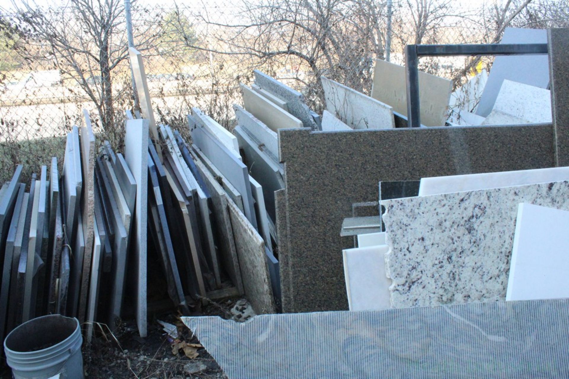 APPROXIMATELY 25' LINEAR FEET OF GRANITE SLABS - Image 5 of 6