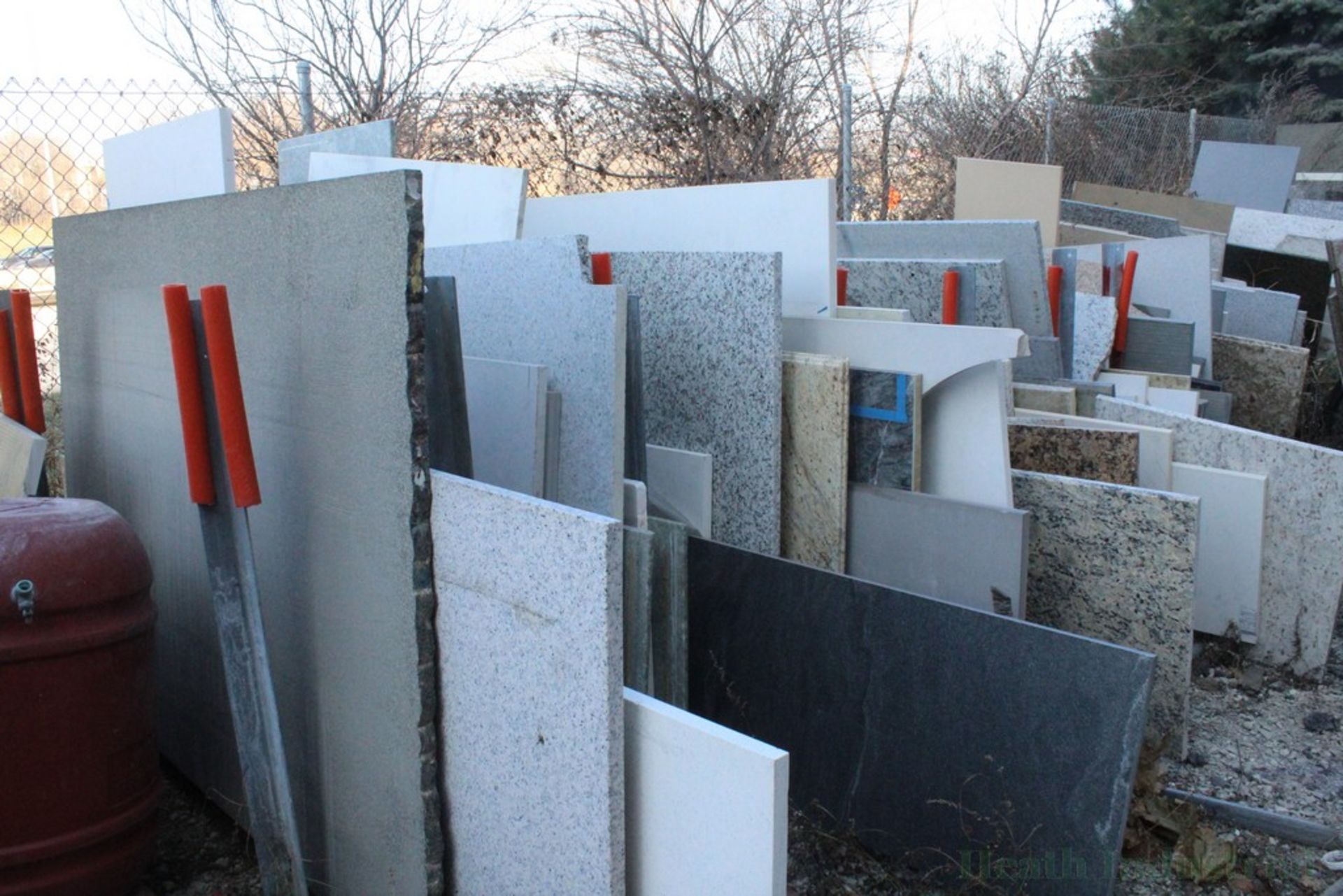 APPROXIMATELY 25' LINEAR FEET OF GRANITE SLABS - Image 2 of 6