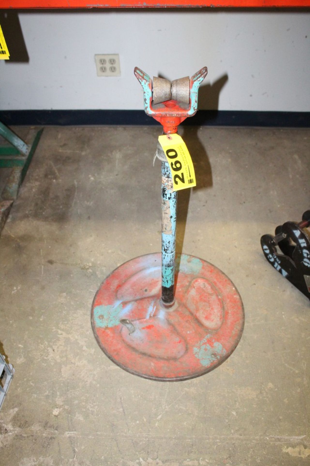 PIPE STAND, 30"