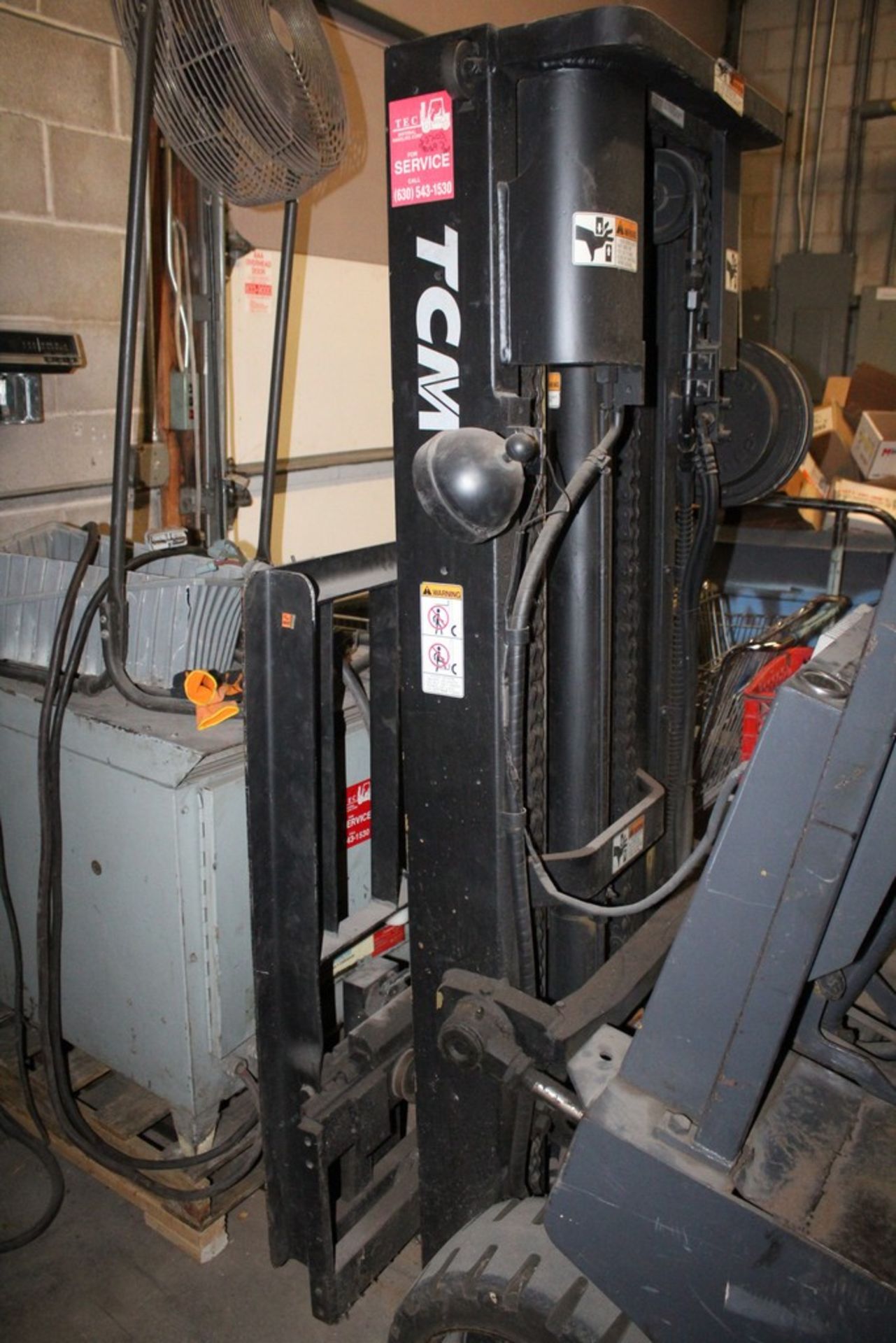 TCM ELECTRIC FORKLIFT, MODEL FGB25, S/N 7270394, 9,444 HOURS, 4,000LBS., WITH CHARGER (DELAYED REMO - Image 4 of 10