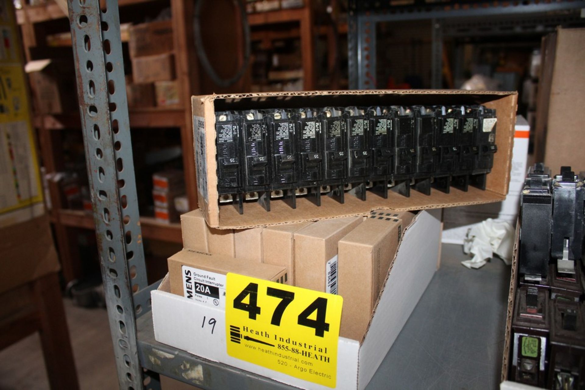 (31) SIEMENS MODEL QF120 20-AMP SINGLE POLE CIRCUIT BREAKERS, APPEAR TO BE NEW