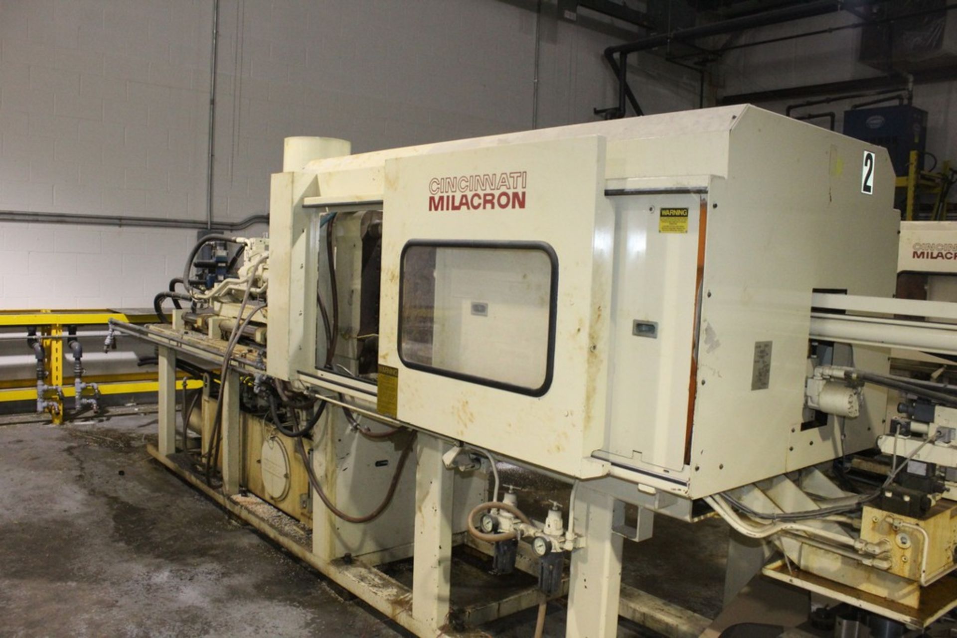 CINCINNATI 165 TON 7 OZ, MODEL VT165-7 PLASTIC INJECTION MOLDING MACHINE S/N 4036A61/90-1 WITH CAMAC - Image 4 of 6