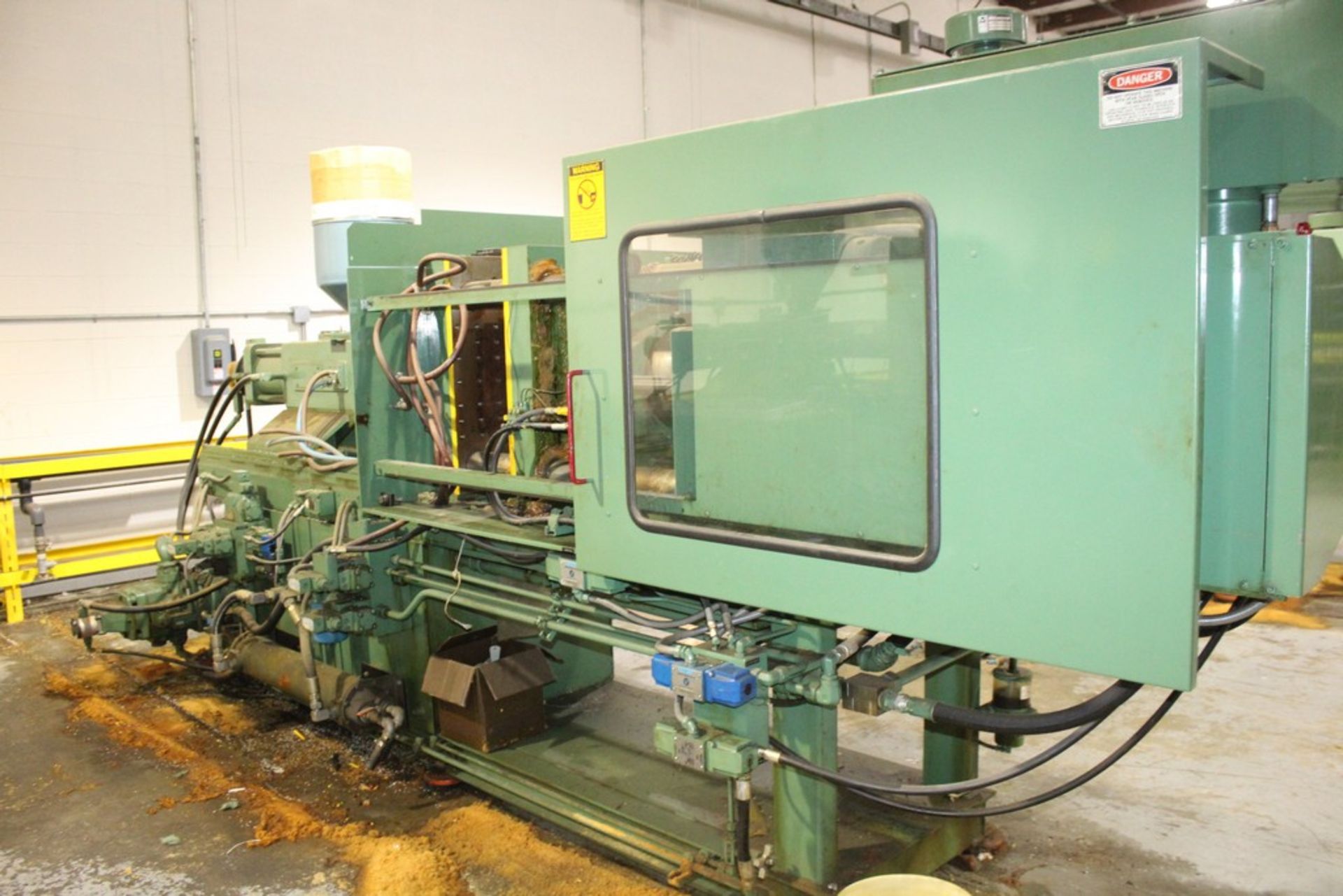 VAN DORN 150 TON 9 OZ, MODEL 150-RS-9 PLASTIC INJECTION MOLDING MACHINE S/N 881510-3 WITH PATHFINDER - Image 7 of 7