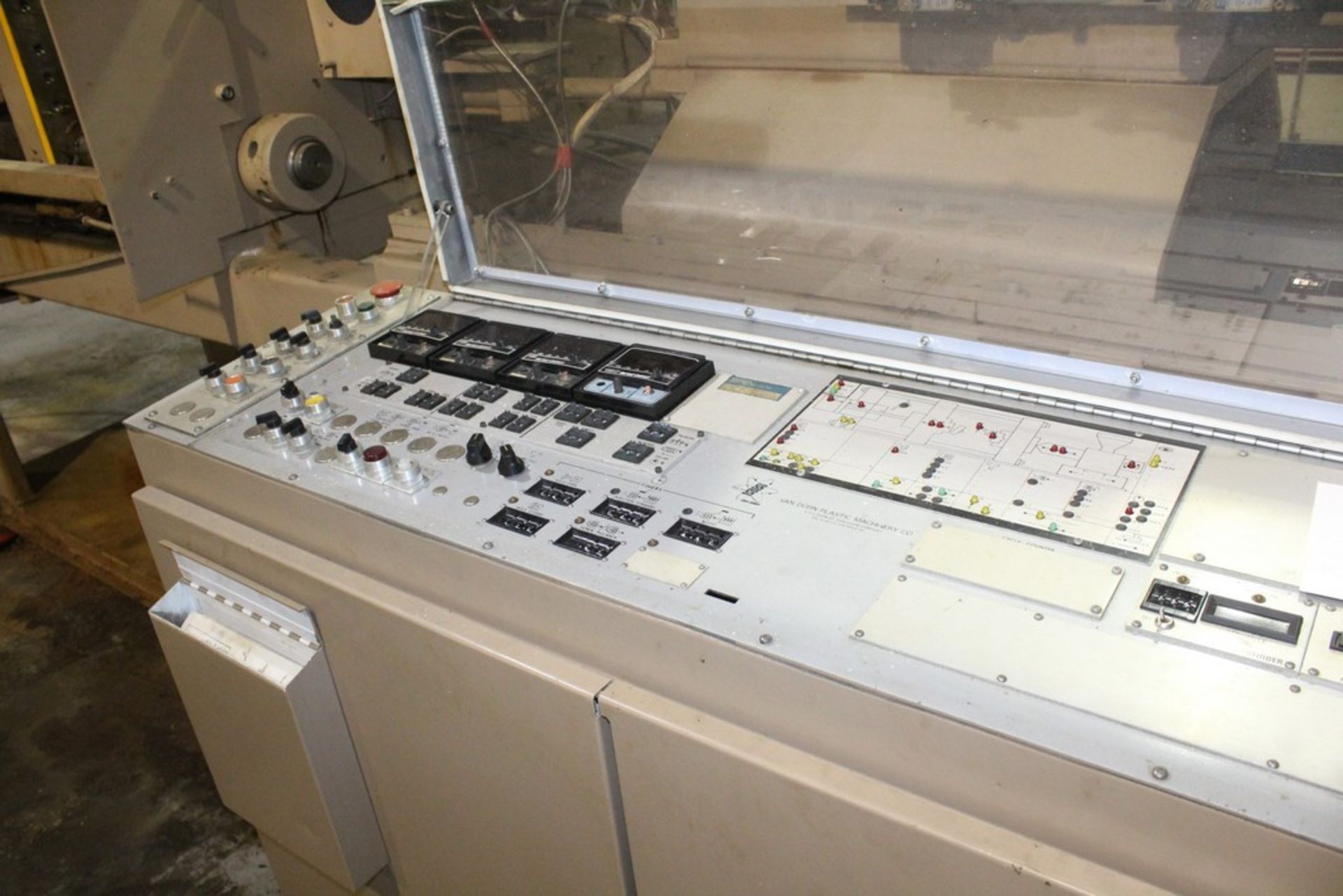 VAN DORN 150 TON 9 OZ, MODEL 150-RS-9 PLASTIC INJECTION MOLDING MACHINE S/N 851500-2 WITH PATHFINDER - Image 3 of 7