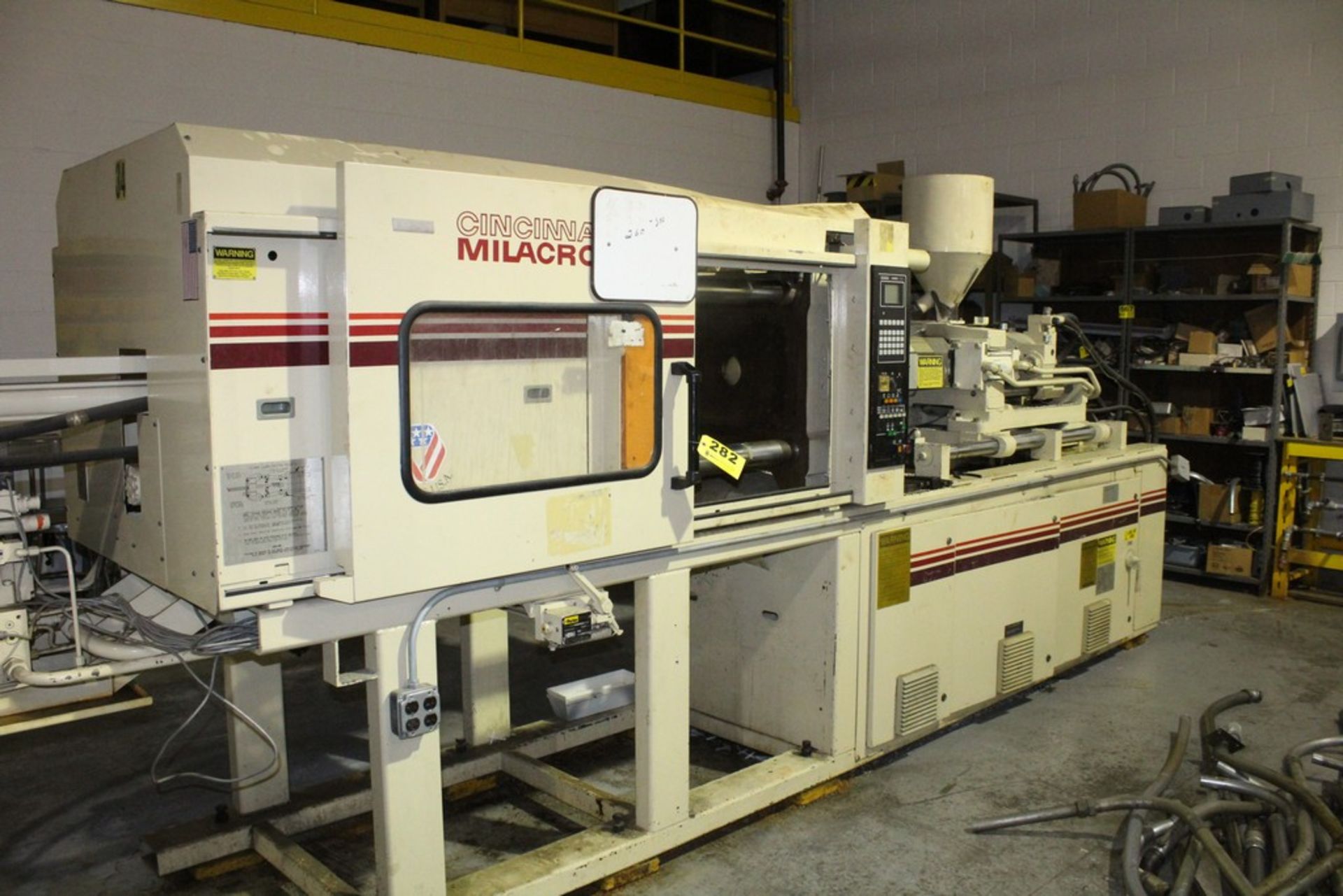 CINCINNATI 165 TON 7 OZ, MODEL VT165-7 PLASTIC INJECTION MOLDING MACHINE S/N 4036A61/90-4 WITH CAMAC - Image 2 of 7