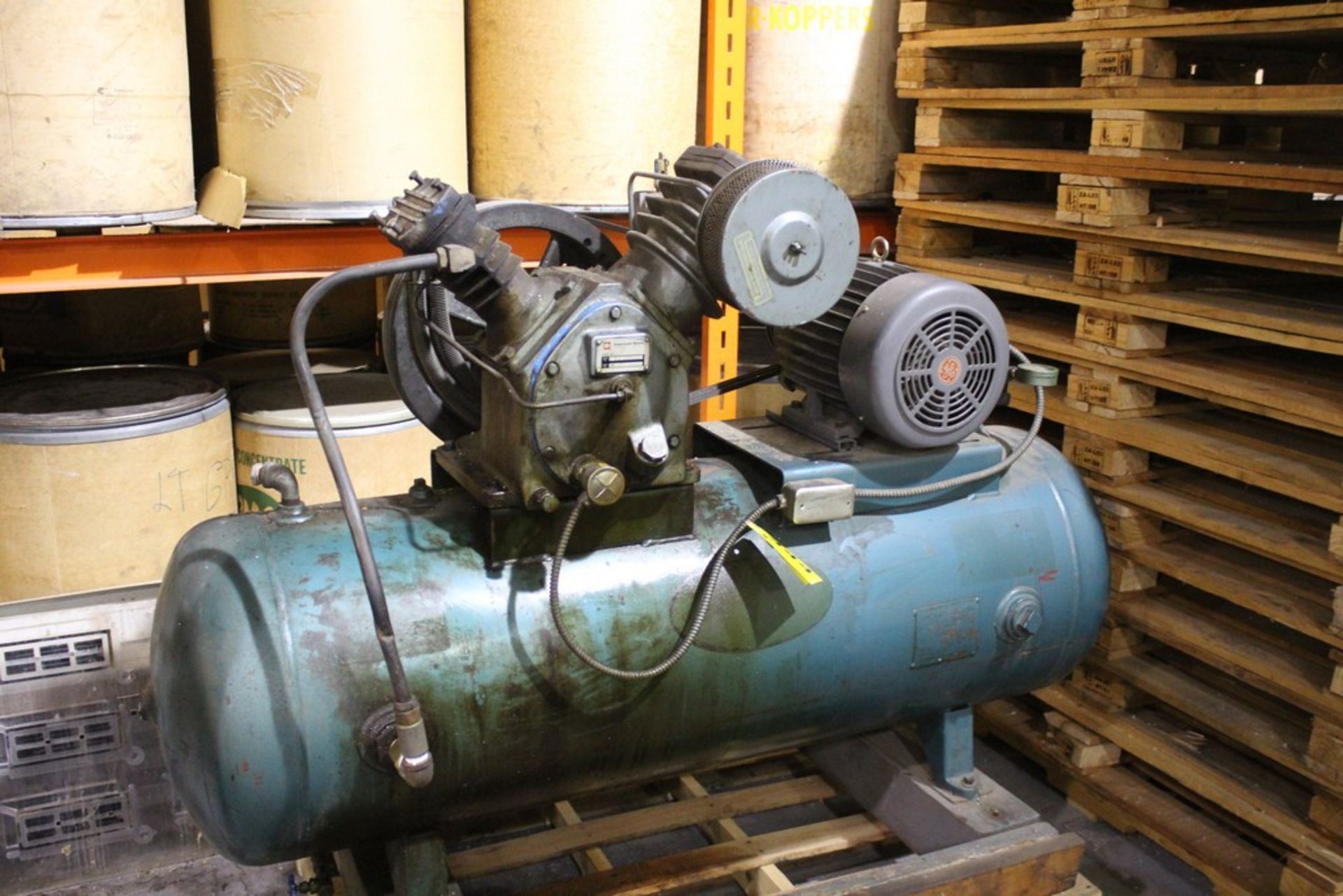 INGERSOLL RAND MODEL 253 TYPE 30 HORIZONTAL TANK MOUNTED AIR COMPRESSOR WITH 7.5HP 3 PH MOTOR