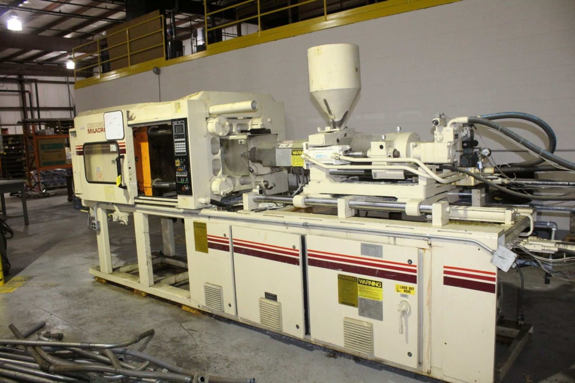 CINCINNATI 165 TON 7 OZ, MODEL VT165-7 PLASTIC INJECTION MOLDING MACHINE S/N 4036A61/90-4 WITH CAMAC