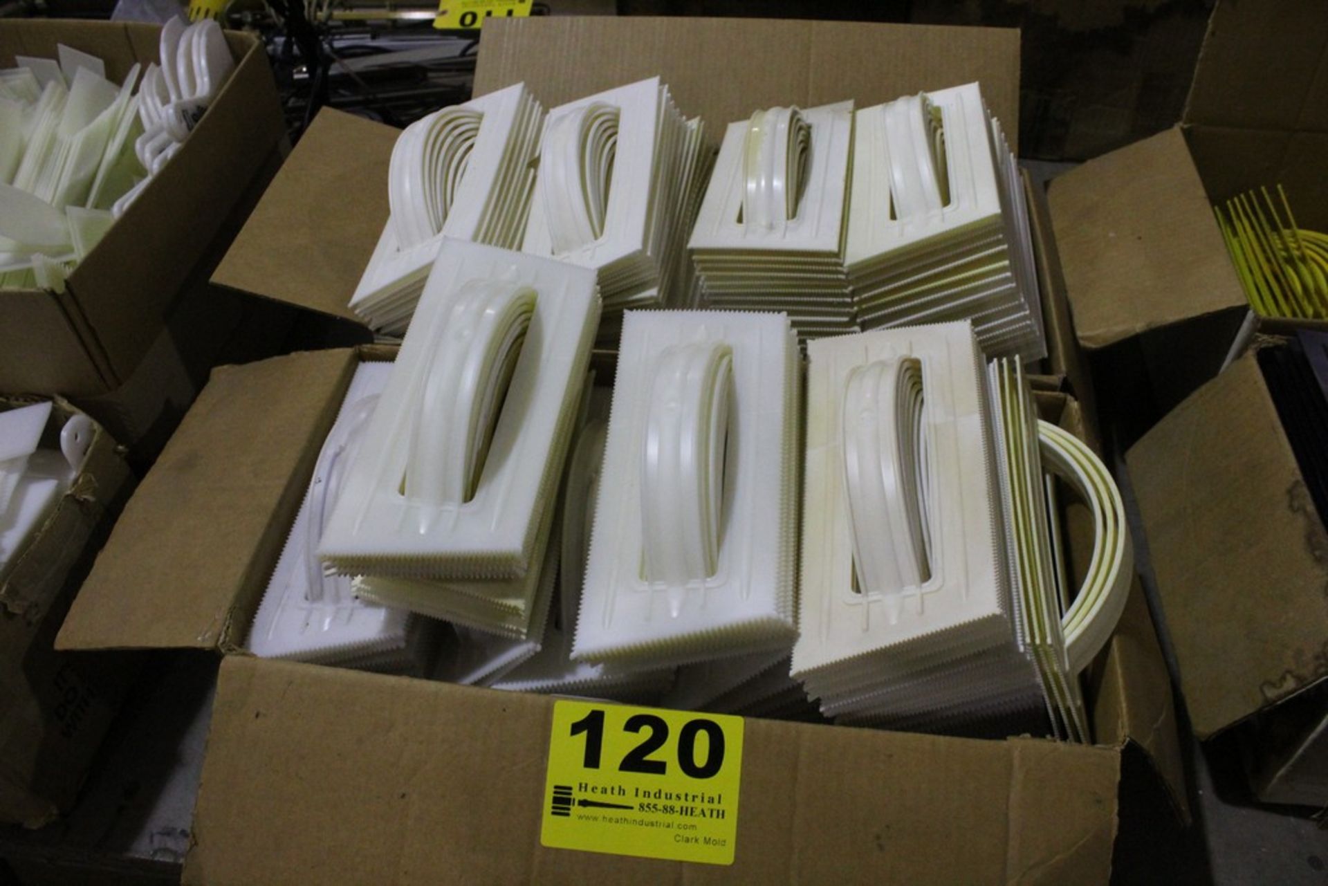 LARGE QUANTITY OF TROWELS