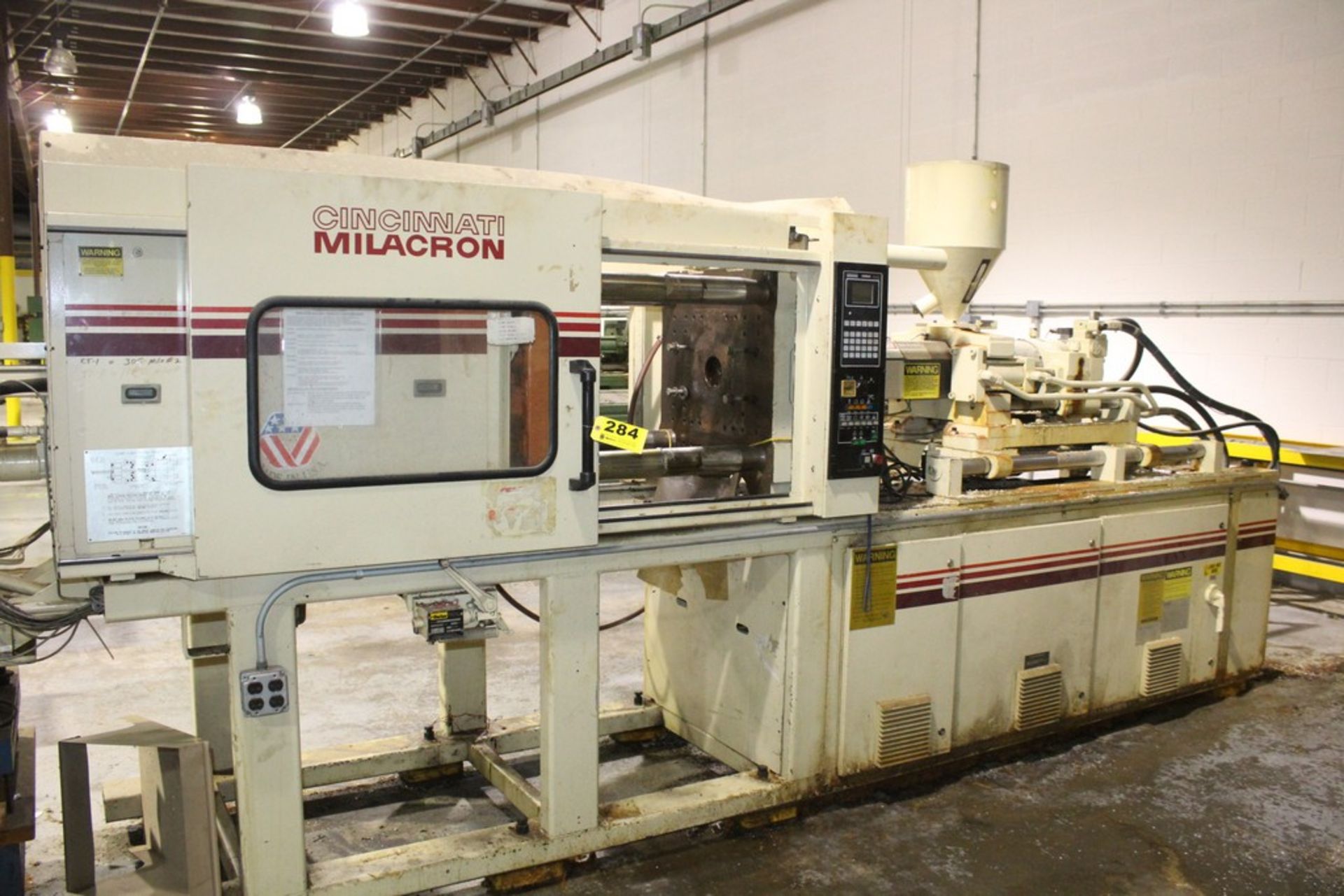 CINCINNATI 165 TON 7 OZ, MODEL VT165-7 PLASTIC INJECTION MOLDING MACHINE S/N 4036A61/90-1 WITH CAMAC