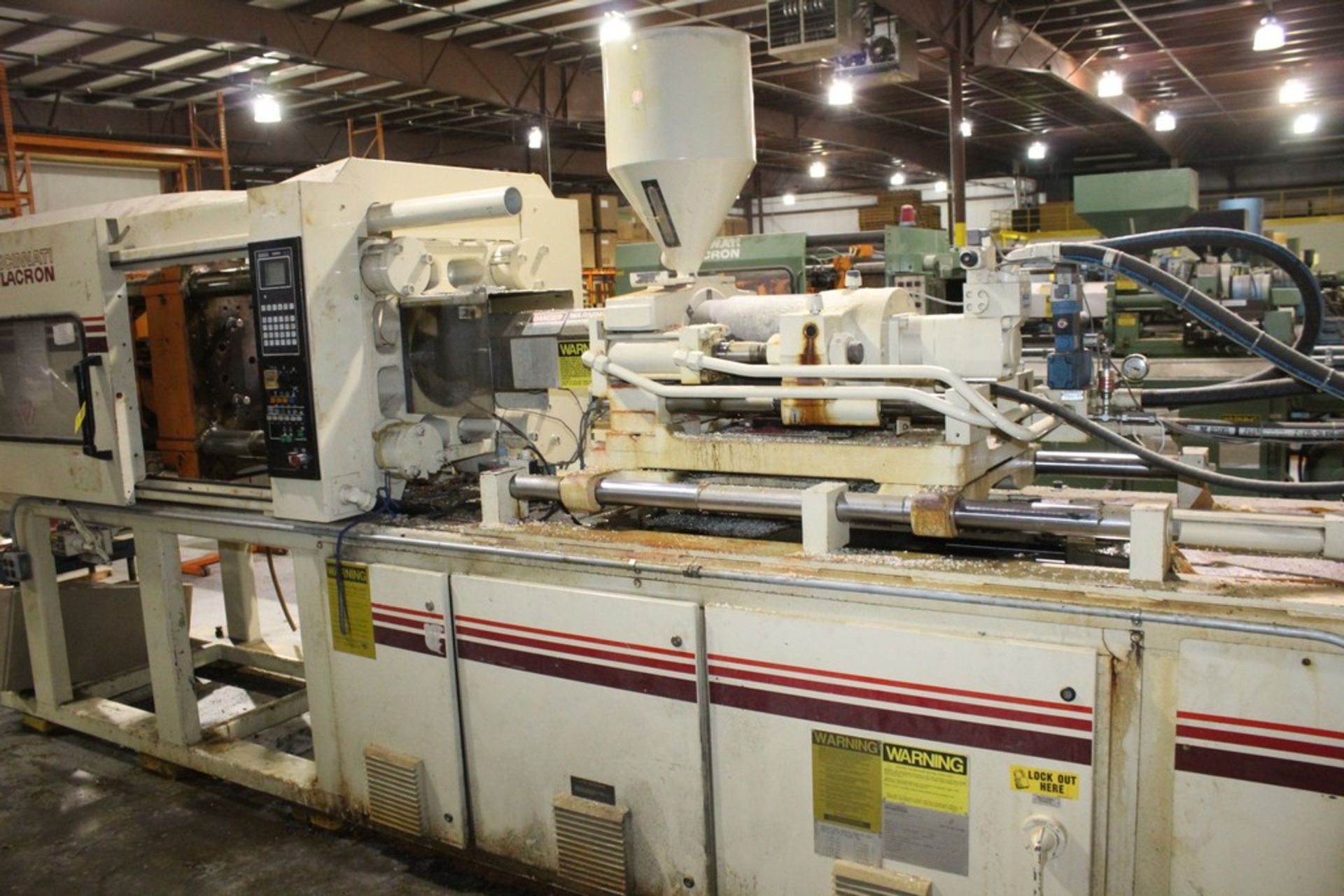 CINCINNATI 165 TON 7 OZ, MODEL VT165-7 PLASTIC INJECTION MOLDING MACHINE S/N 4036A61/90-1 WITH CAMAC - Image 2 of 6