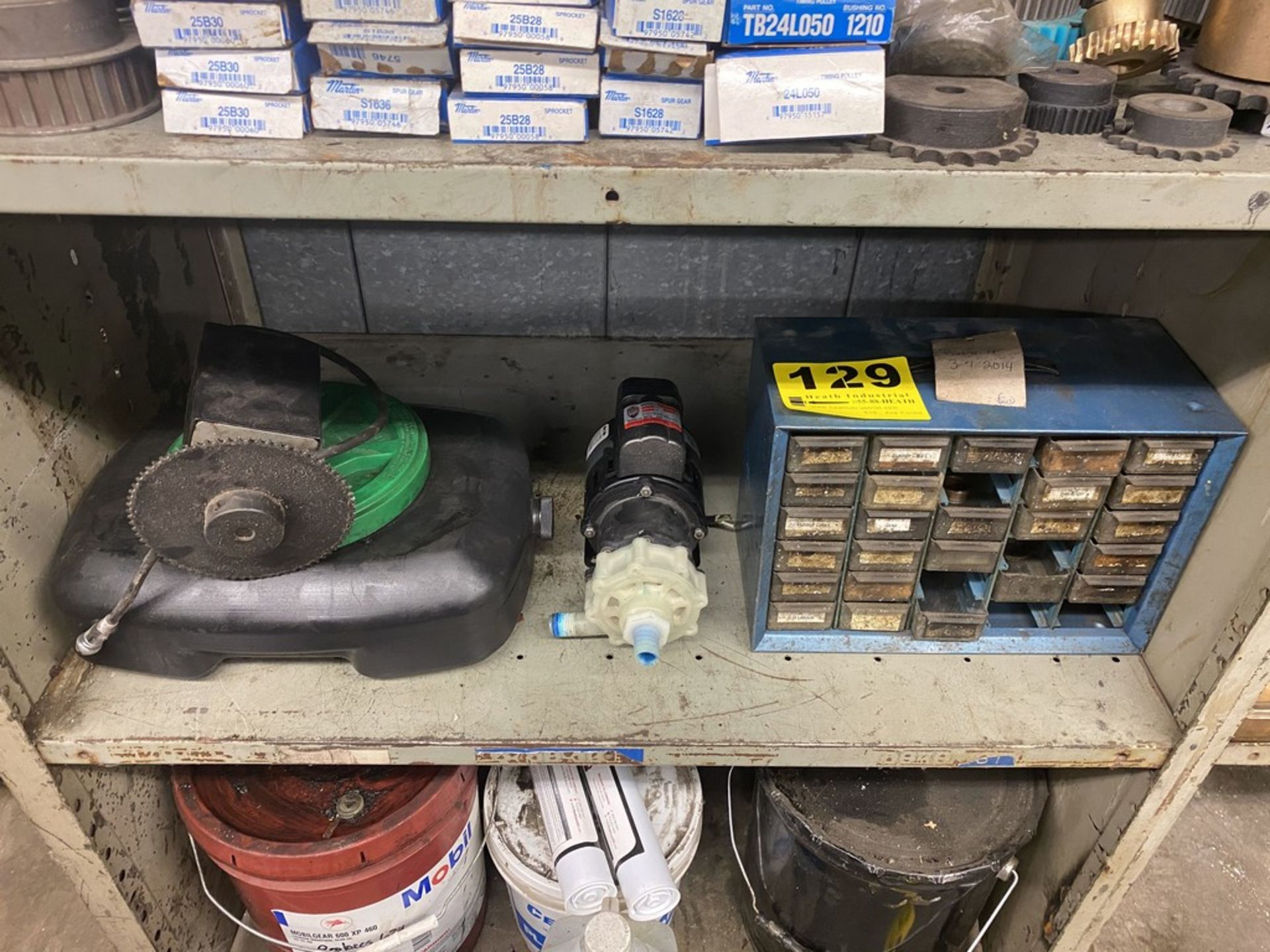 ASSORTED PARTS ON SHELF (PARTS CABINET, OIL CONTAINER, FLUID PUMP, ETC)