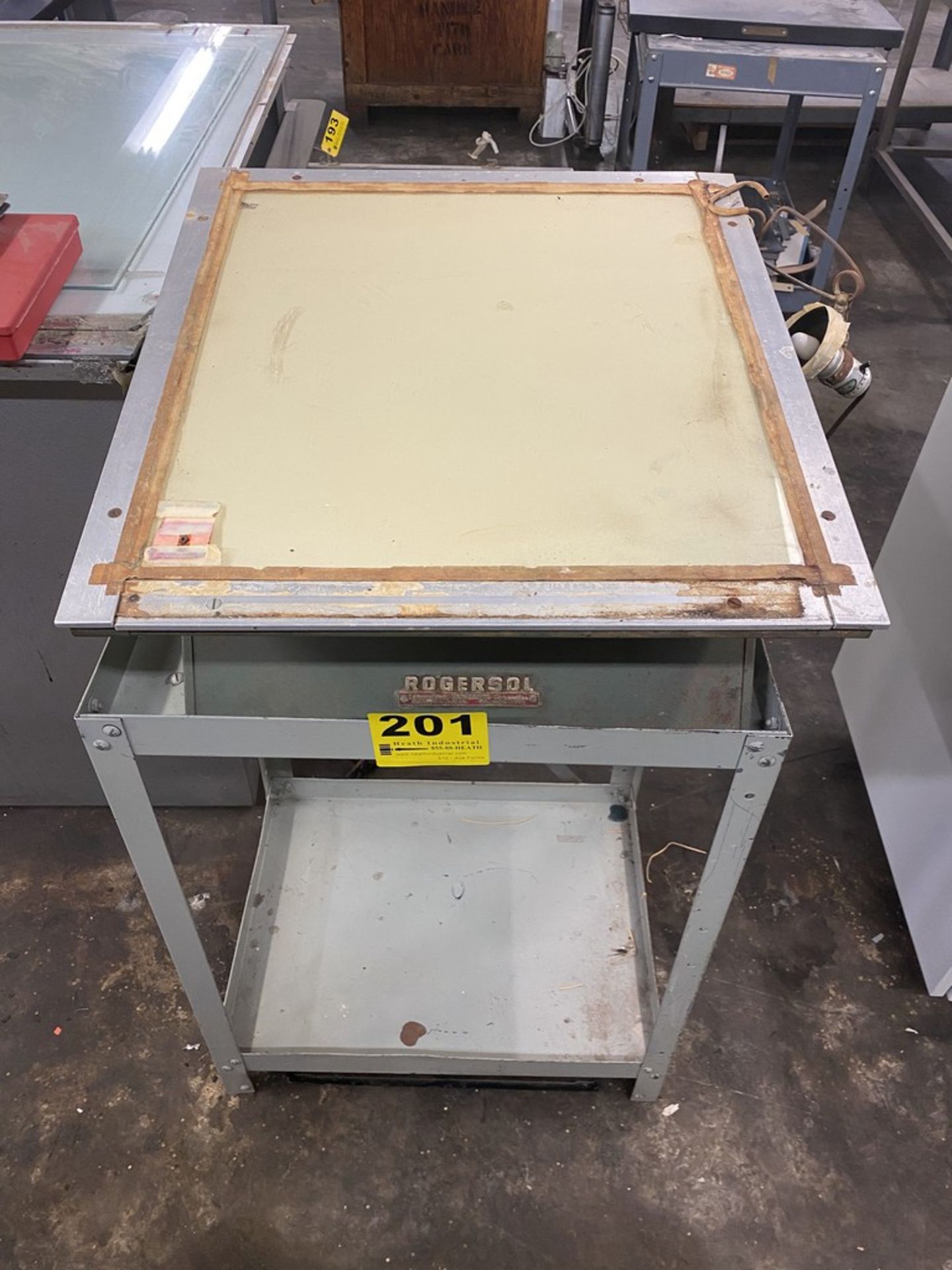 ROGERSOL 24" X 22" LIGHT TABLE