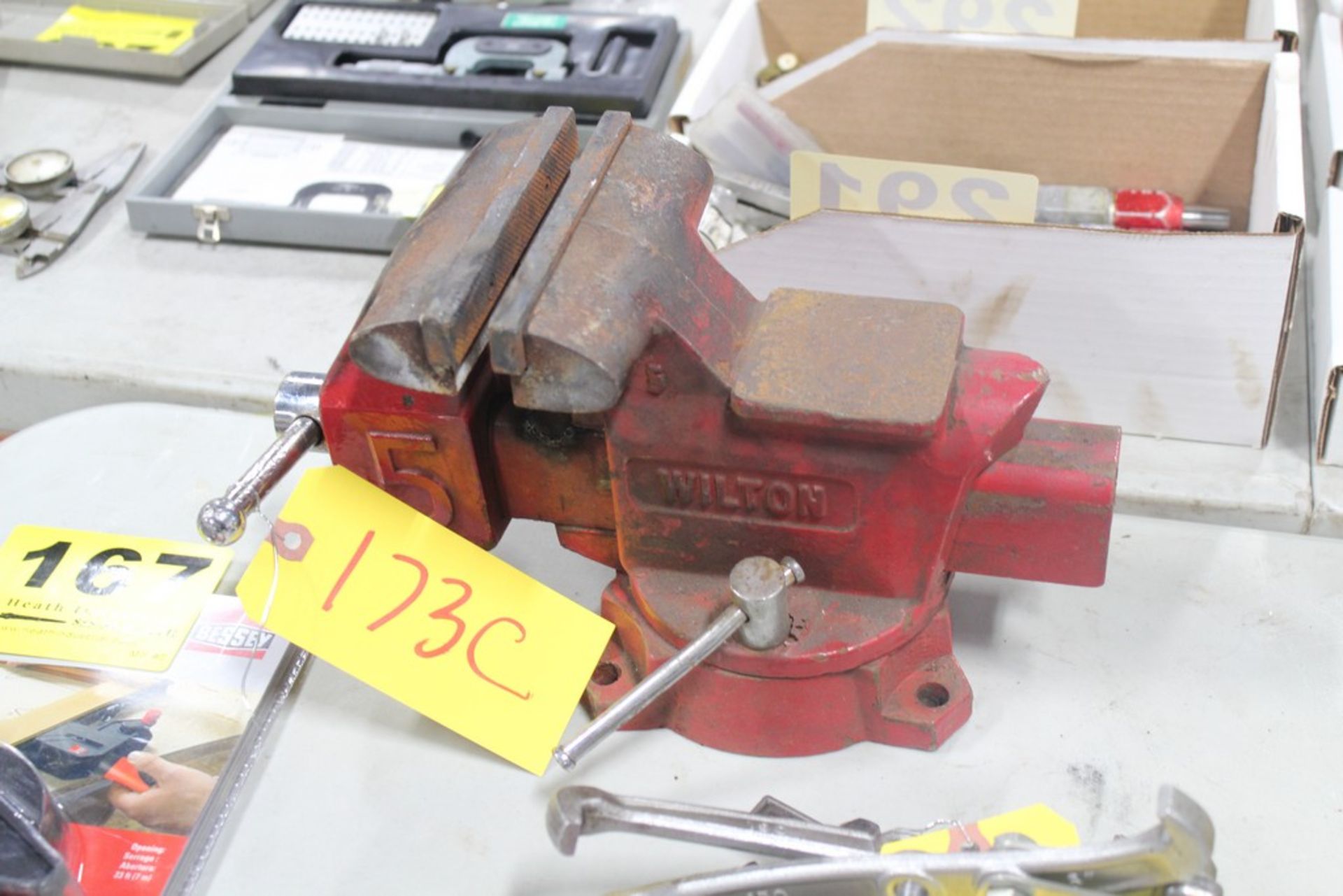 WILTON 5" BENCH VISE WITH ROTATING BASE