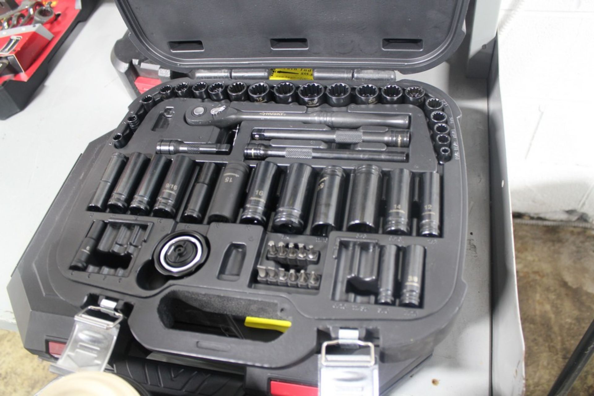 HUSKY 60 PIECE MECHANICS TOOL SET, 1/4" & 3/8" DRIVES, UNIVERSAL MECHANICS TOOL SET, SAE AND METRIC, - Image 2 of 2