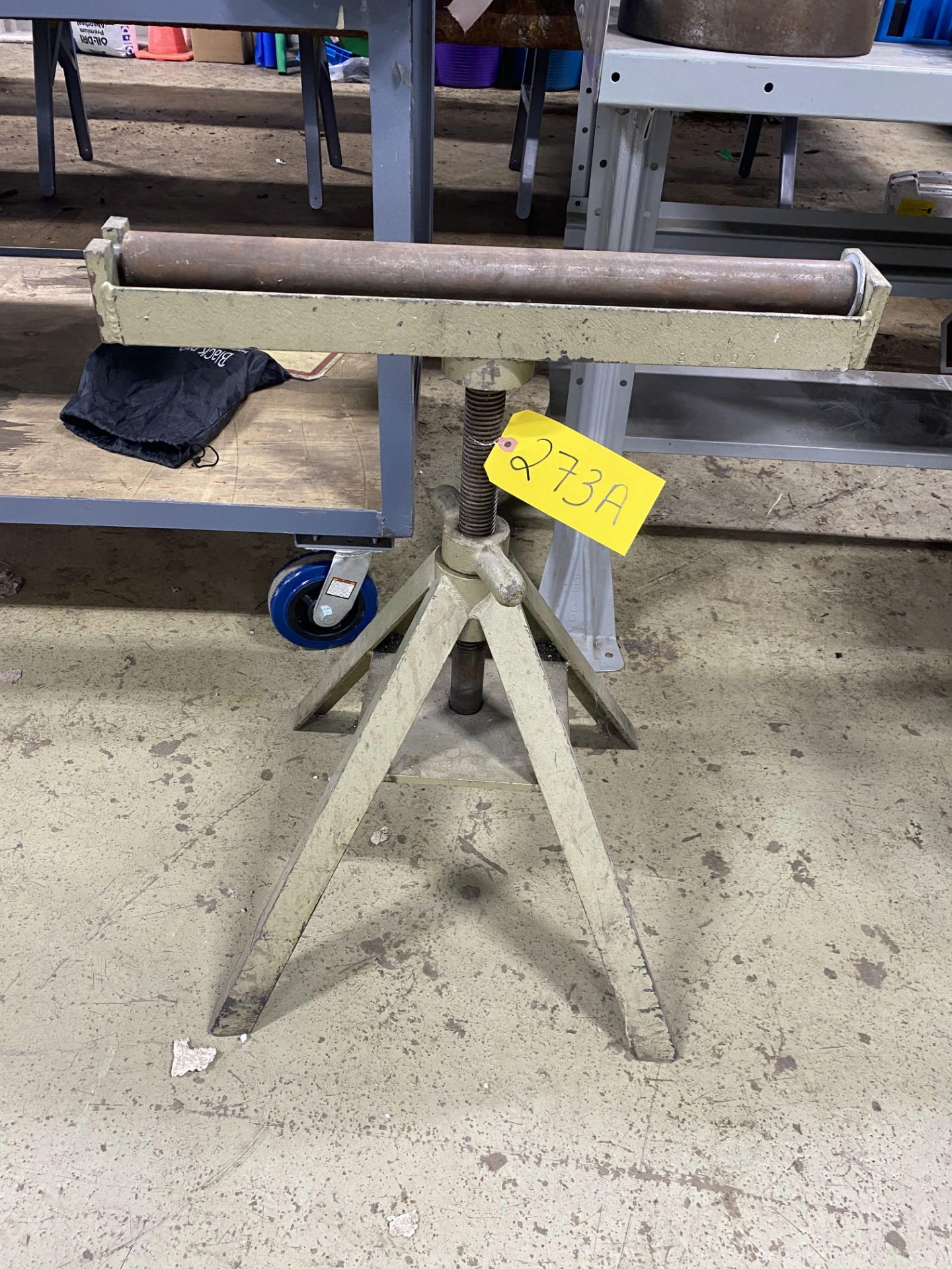 18" ADJUSTABLE HEIGHT ROLLER STOCK STAND - Image 2 of 2