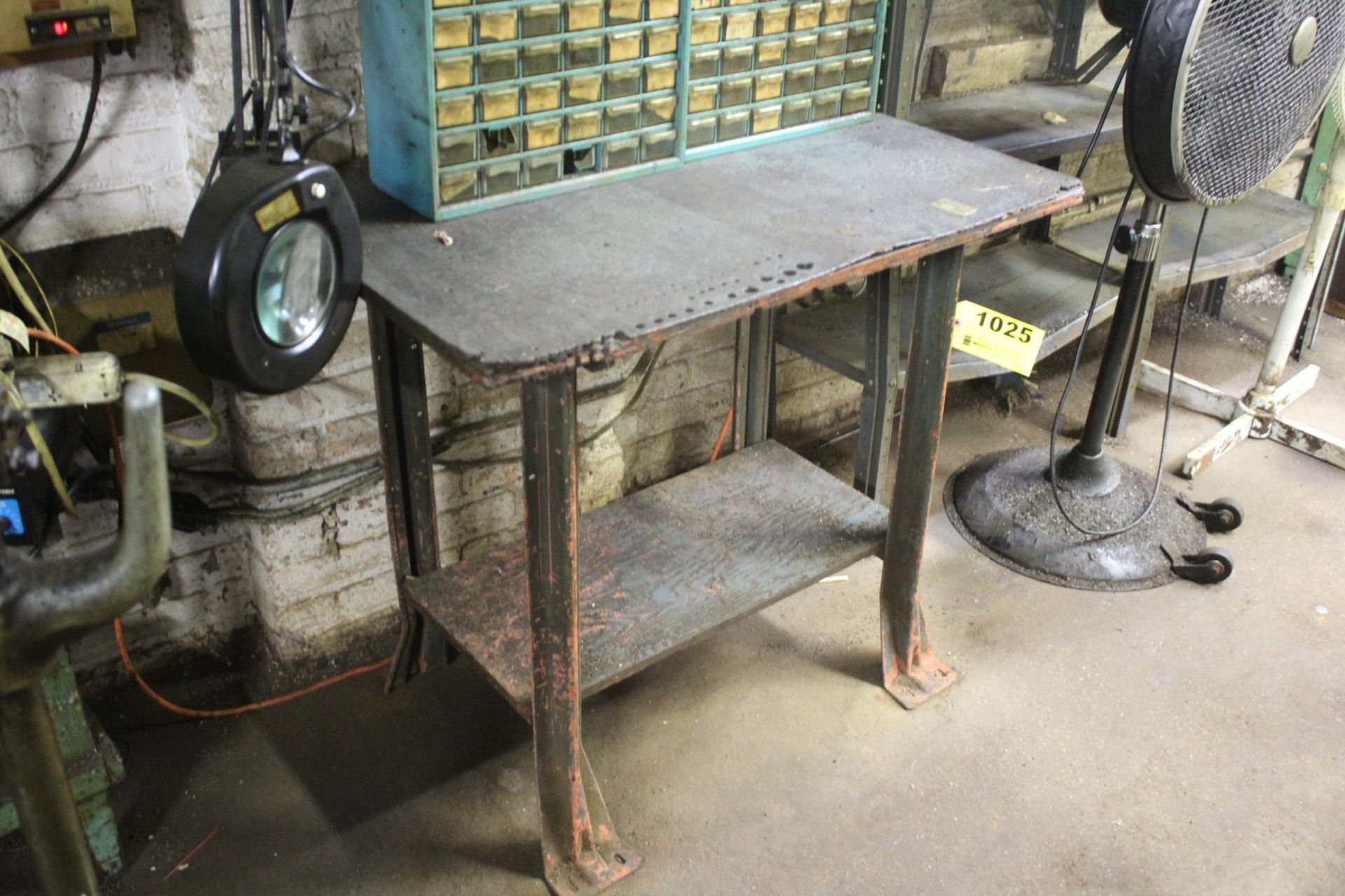 36”x24”x34” WORKBENCH WITH ARTICULATING ARM INSPECTION LAMP