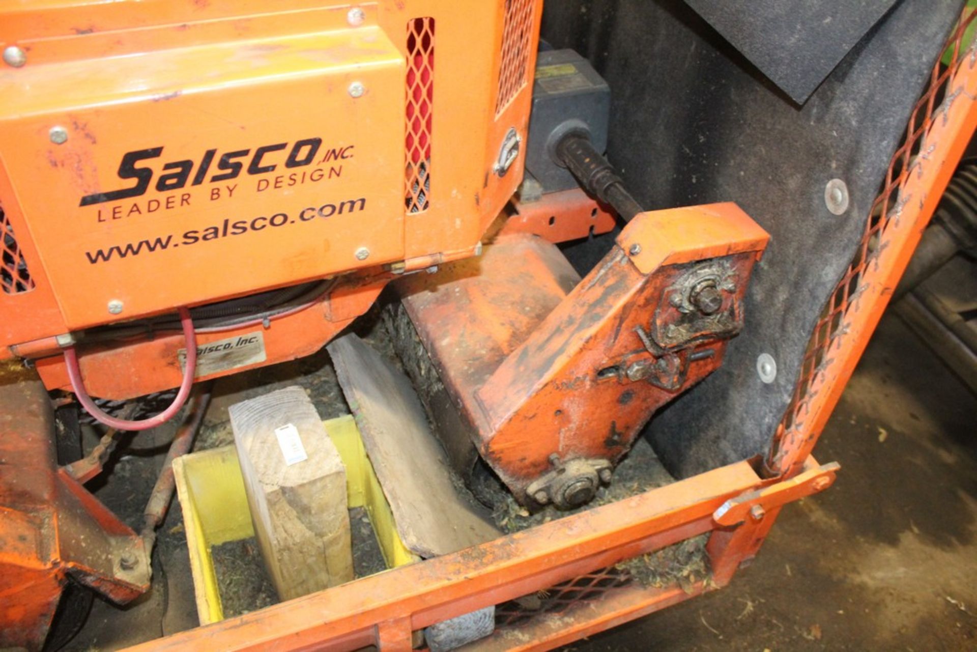 SALSCO ELECTRIC GREENS ROLLER WITH CHARGER AND TRAILER 4,845 HOURS CONDITION: DEAD BATTERIES, - Image 6 of 9
