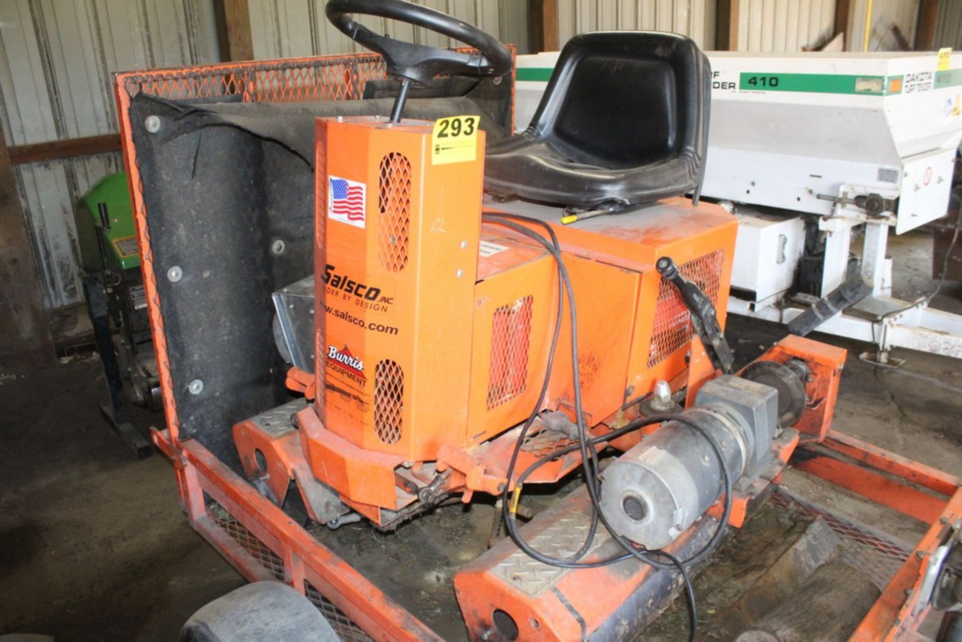 SALSCO ELECTRIC GREENS ROLLER WITH CHARGER AND TRAILER 4,845 HOURS CONDITION: DEAD BATTERIES, - Image 3 of 9